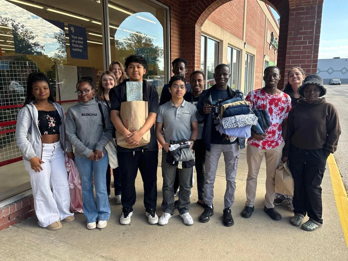 Happy summer, upcam fam!! &hearts;️&hearts;️ 
Some of us did some summer clothes shopping today!