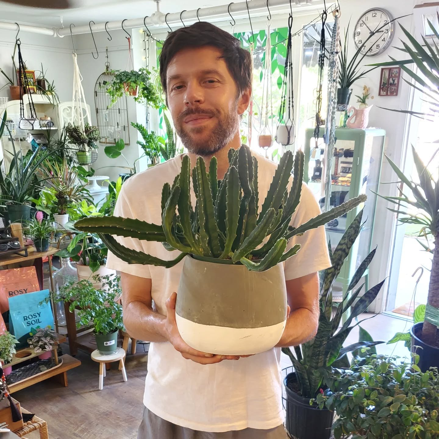 Sometimes you find a new cactus AND make a new friend! I had such a great conversation with Dustin and really enjoyed his plant inquiries and insights. Plants really do bring us so much joy and for this, I'm so happy to be surrounded by them..
Thanks