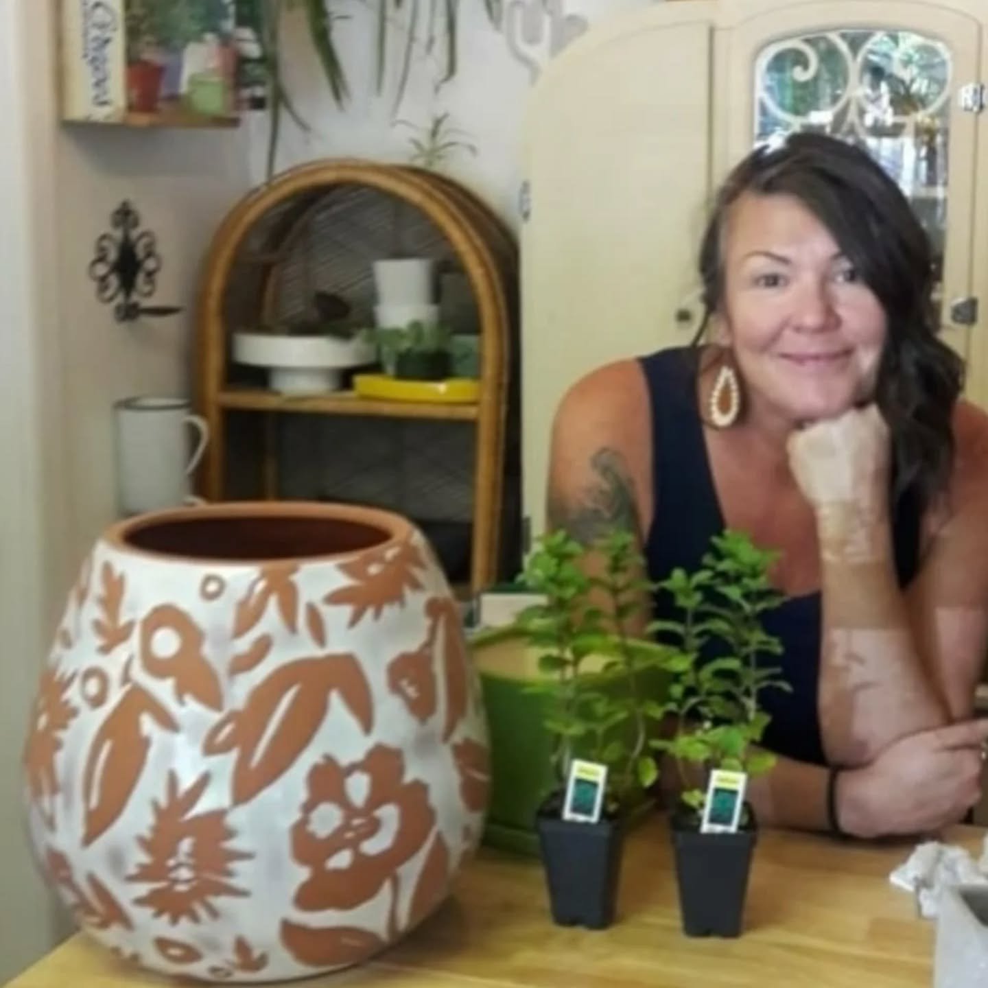 Oh hey y'all!! Check out the follow-up article on @voyagedenvermag for their Storytellers Series. I love their desire to dig deeper into entrepreneurish and pick the brains of small business owners.
Everyone says owning a small business is so hard, a