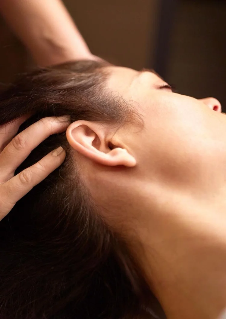 Relaxing scalp and head massage