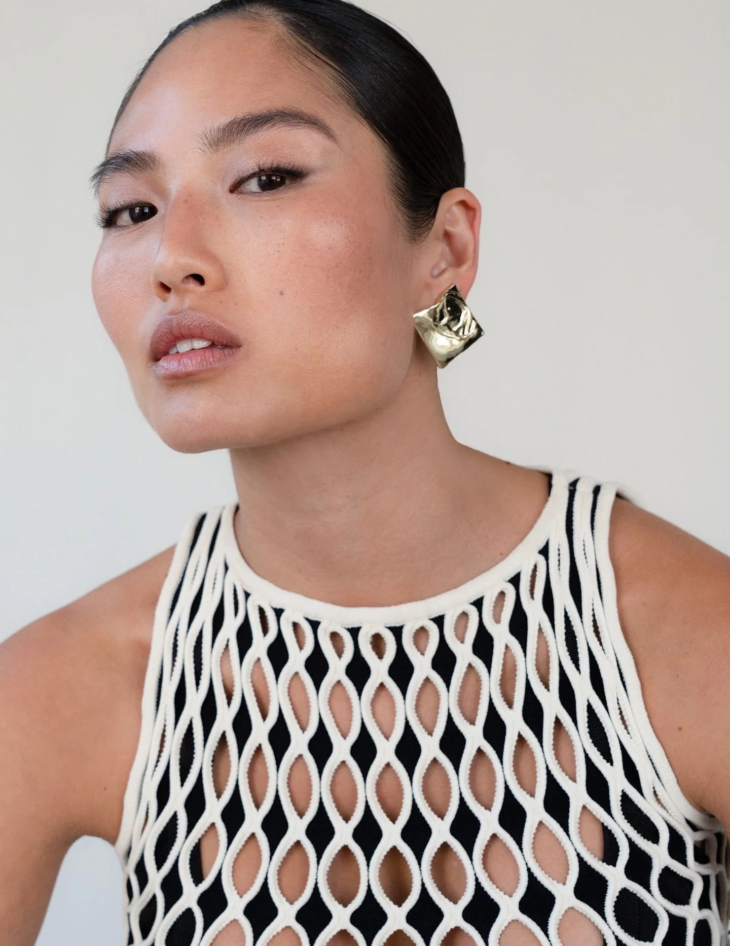 Skin and freckles and flushed cheeks 💛✨

@janjanyuan @lamodels 
Photos + Style @_tiffanimoreno_
Hair @_jordanalex 
Makeup @nicolewalmsley using favorites from @merit @violette_fr @politesocietybeauty @dalba_global 

#freckles #flushedcheeks #stained