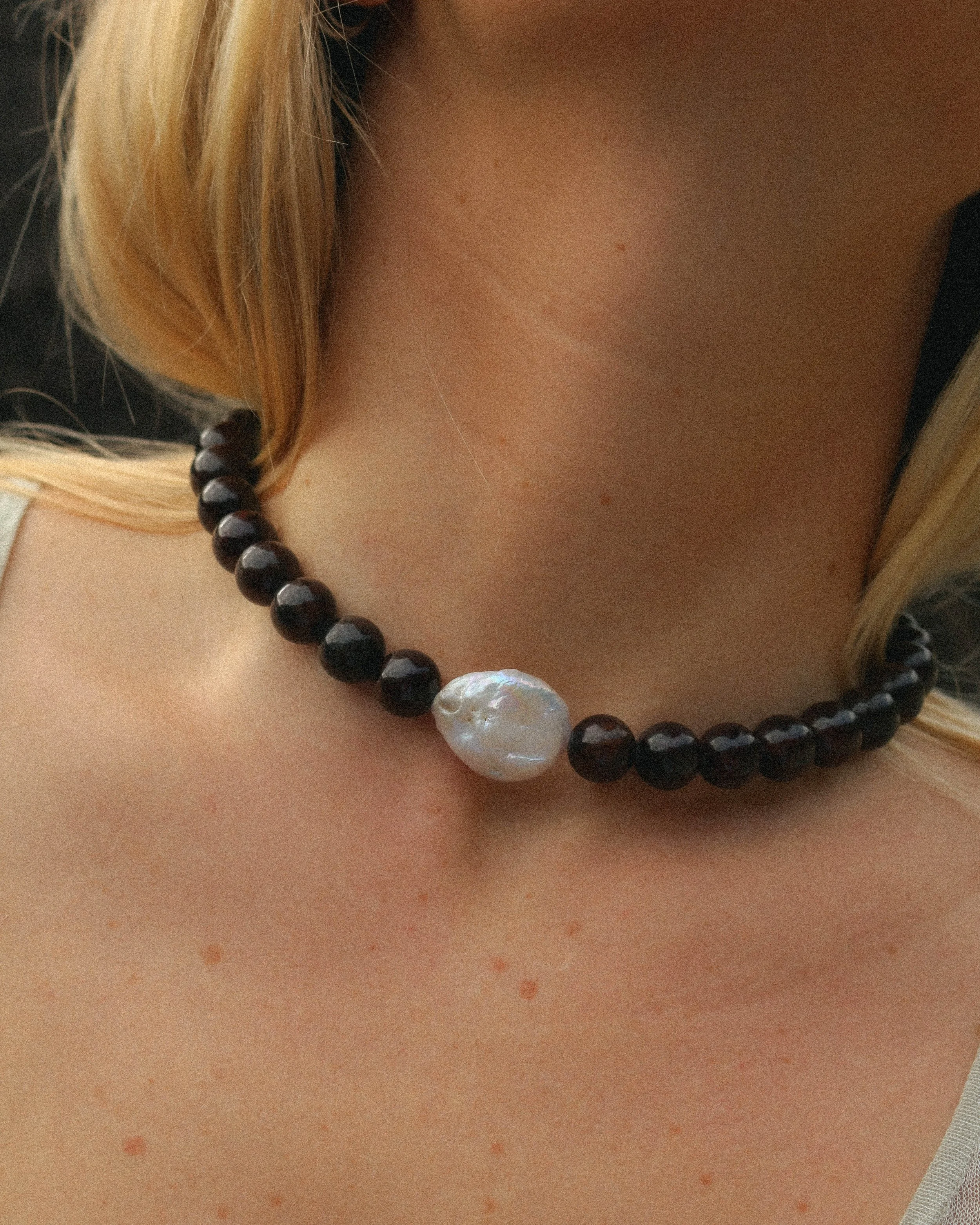 SOLACE CHOKER - RED GARNET