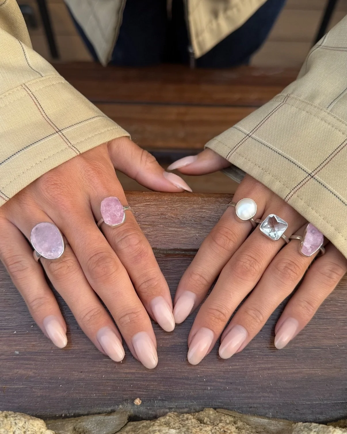 Love stones 💗 swipe for crystal meanings.. DM to purchase.
#morganite #rosequartz #pearl #clearquartz
