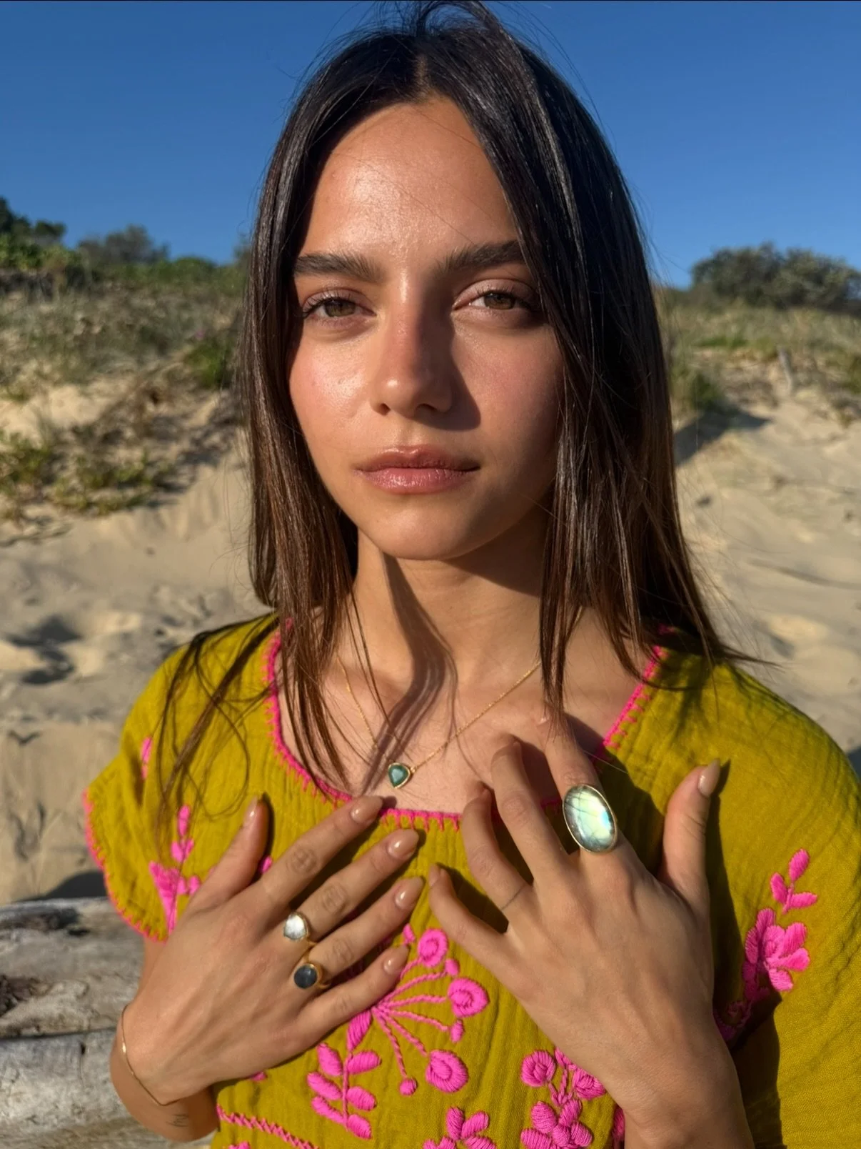 Too Sweet&hellip;💛🩷 
Little collab with @flamingomerchant incredible dress and bag and the beautiful @roseisaraa wearing all the new gold chooch pieces, that have just been made xo
#bnc #jewellery #crystals #labradorite #ring #watermelontourmaline 