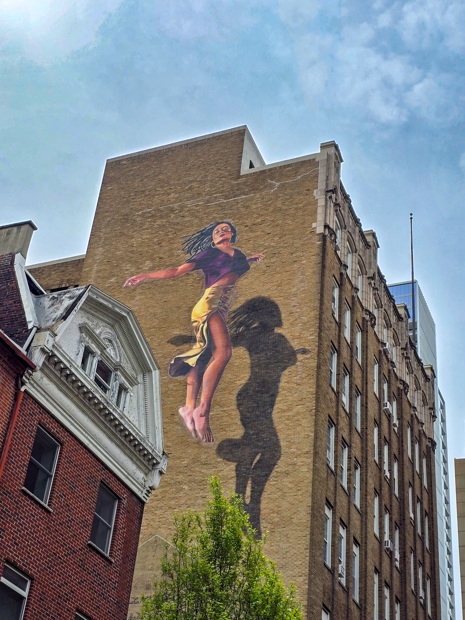 'Floating Girl' mural. Philadelphia, PA