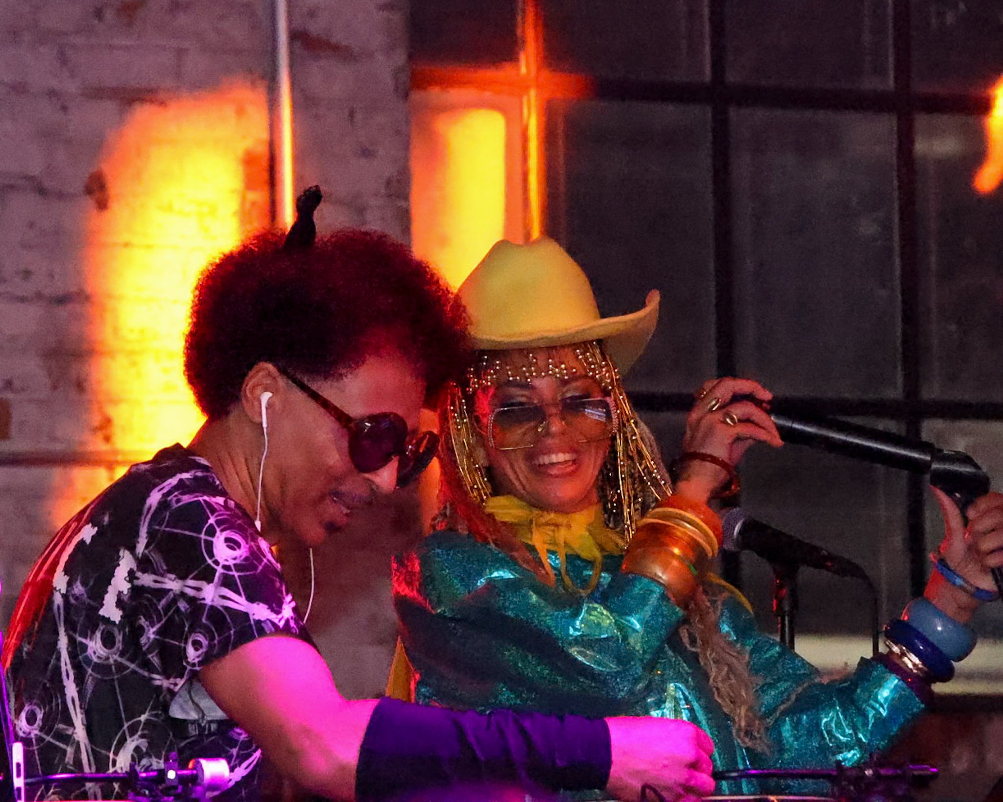 House legend, Moodyman, sharing the one's and two's with fellow producer / DJ Natasha Diggs. Soul In The Horn, NYC