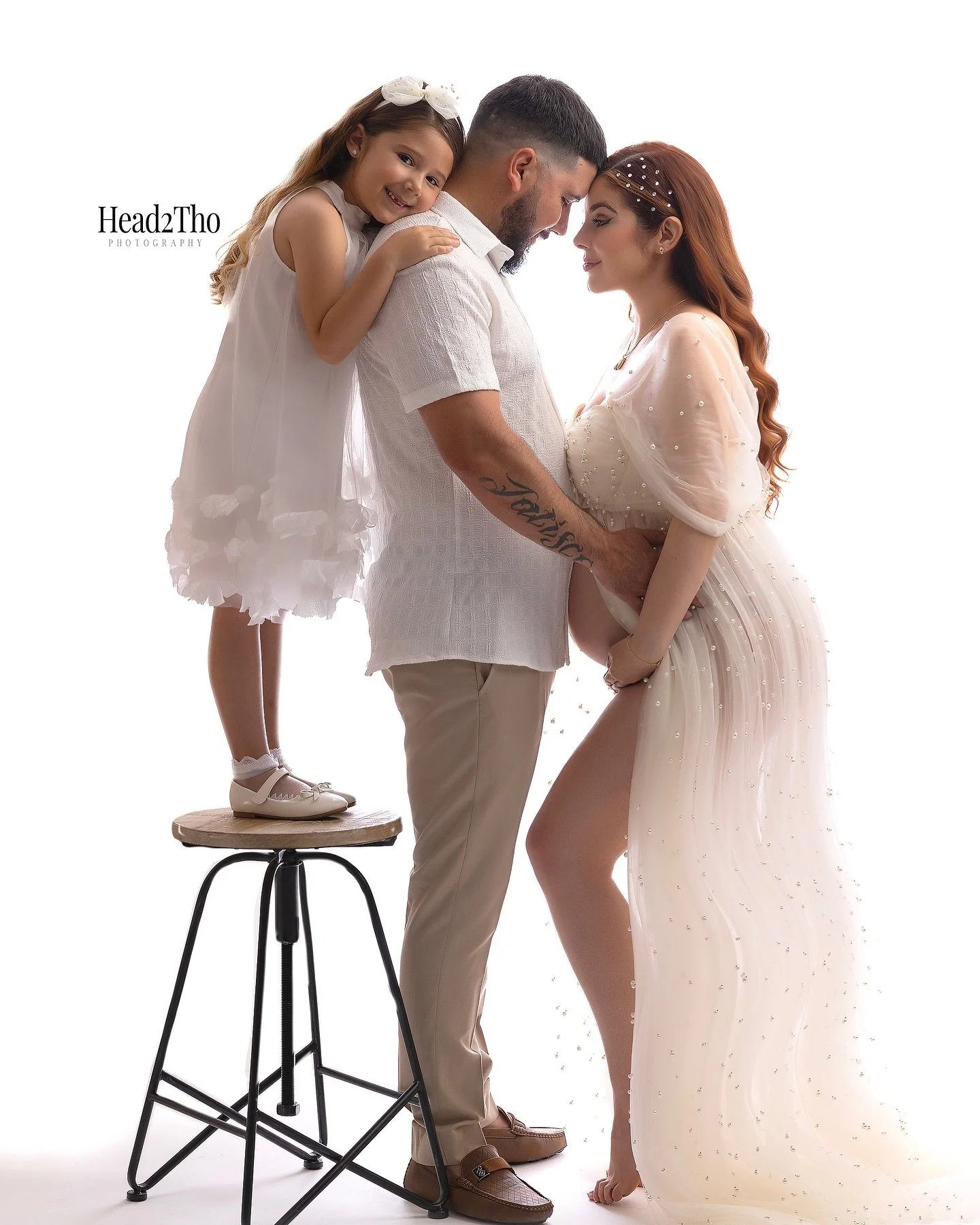 Gorgeous family🌼
.
Head2tho Photography is a maternity, newborn and mommy and me photographer serving the greater Riverside, Menifee, Murruieta, Temecula area. Spaces are limited. Book your sessions now! 
.
.
.
.
.
.
#menifeematernityphotographer
#t