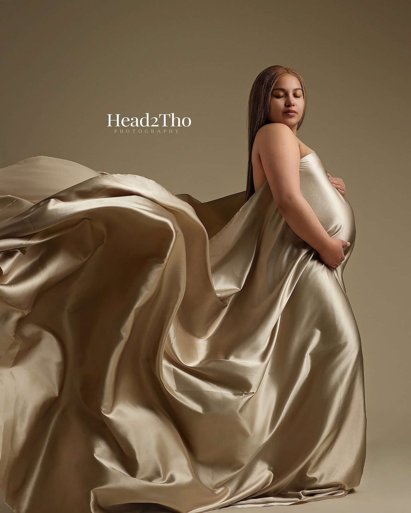 A Queen growing her princess.👑 
.
Head2tho Photography is a maternity, newborn and mommy and me photographer serving the greater Riverside, Menifee, Murruieta, Temecula area. Spaces are limited. Book your sessions now! 
.
.
.
.
.
.
.
#menifeematerni