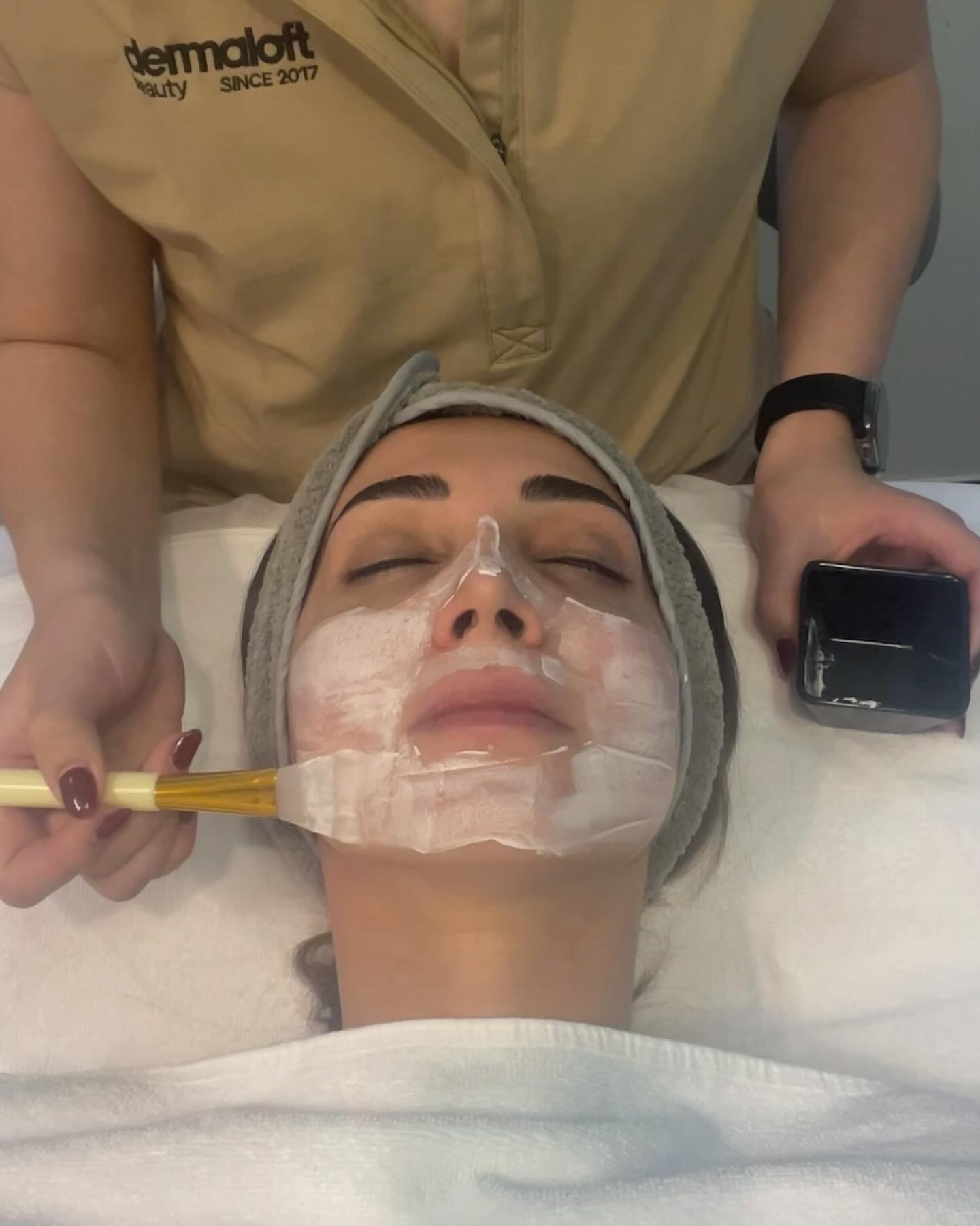 Come and enjoy one of our many facials here at Dermaloft beauty! #clearskin #dermaloft #facialtreatment
Book in using the link in our bio or contact us on
(02) 8528 4693✨