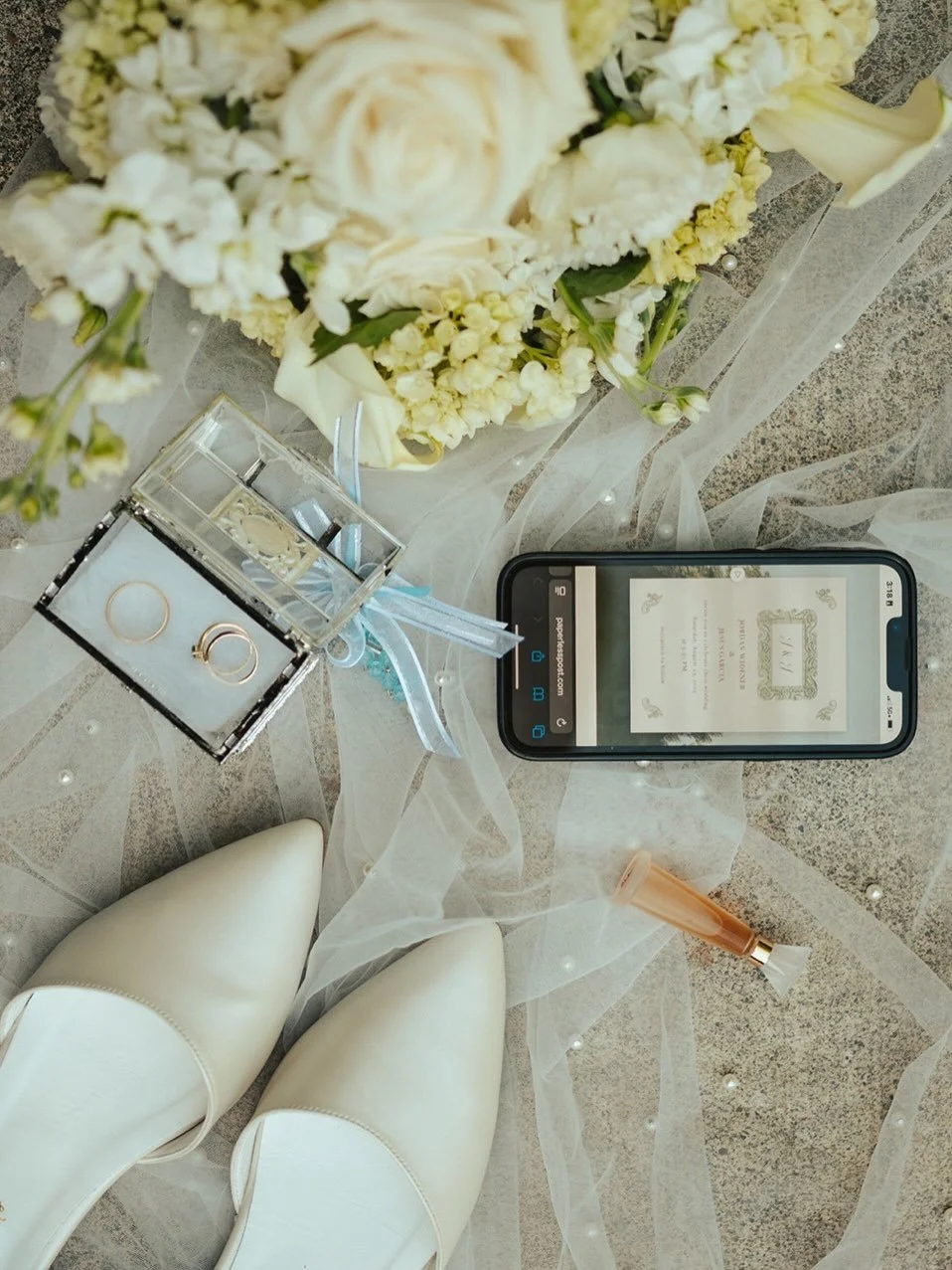 Artistic elegance takes center stage 🍓🕊️
.
.
.
Planner, signage, floral, stationary, content: @aspens_garden_wa. 
Photography: @svanna.andrada. 
Venue: @mcmenamins_anderson_school. 
Music courtesy: @orion_ent. 
@williammorriscollection @mayeshwhole