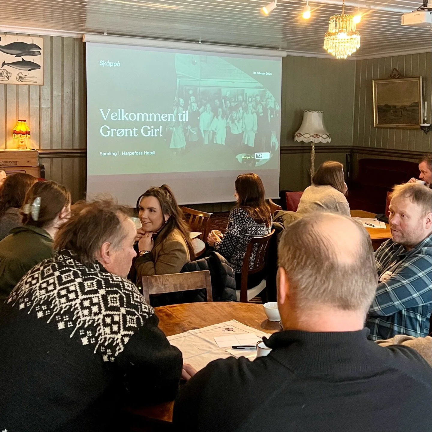 Gr&oslash;nt Gir 2026 er i gang! 💚
16 bedrifter fra Gudbrandsdalen er samlet for &aring; jobbe med utvikling og b&aelig;rekraftig vekst.&nbsp;
Her er det ulike bransjer med ulike utgangspunkt, men med en felles ambisjon om &aring; bygge robuste virk