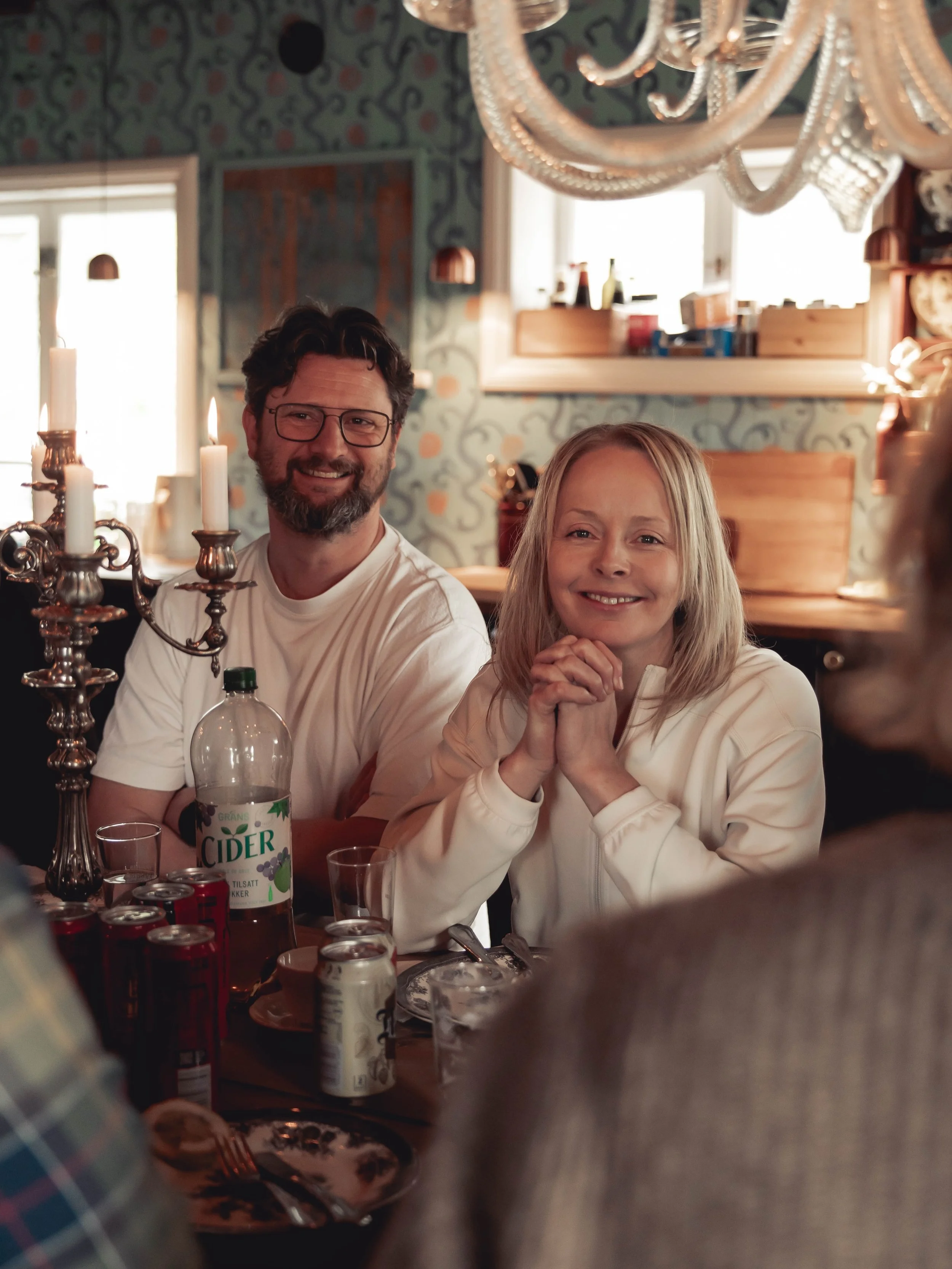 P&aring; v&aring;r interndag p&aring; Jorderik i Lillehammer forrige uke satte vi av god tid til noe vi tror er viktig: &aring; dele erfaringer med kunstig intelligens som arbeidsverkt&oslash;y.

Hvordan bruker vi KI i det daglige? Hva fungerer, hva 