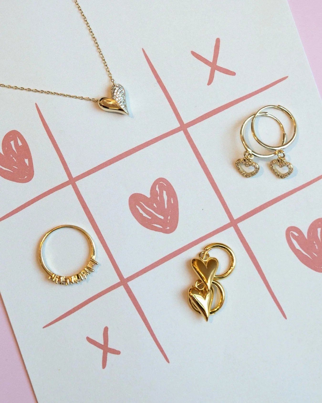 Overrask en du er glad i, med &shy;smykker fra @asecoaalesund p&aring; &Aring;lesund Storsenter💕💍
#smphandlelokalt #alesundstorsenter