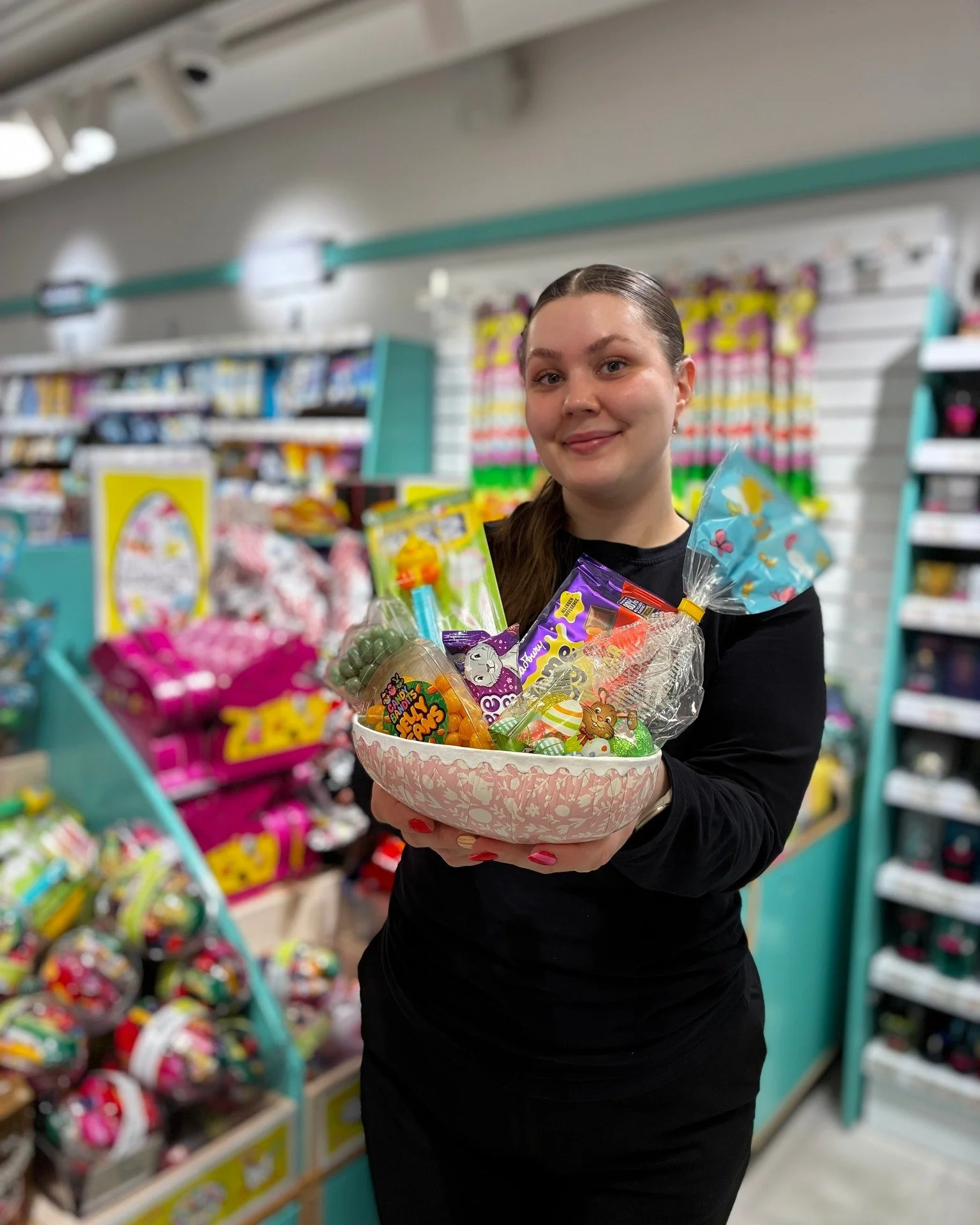P&aring;skeegget starter her 🐣
Hos Normal p&aring; &Aring;lesund Storsenter finner du alt du trenger for &aring; fylle p&aring;skeegget med favoritter &ndash; enten det er til sm&aring; eller store 🍫

Maltesers egg &ndash; 52 kr
Mini Eggs fra Cadbu
