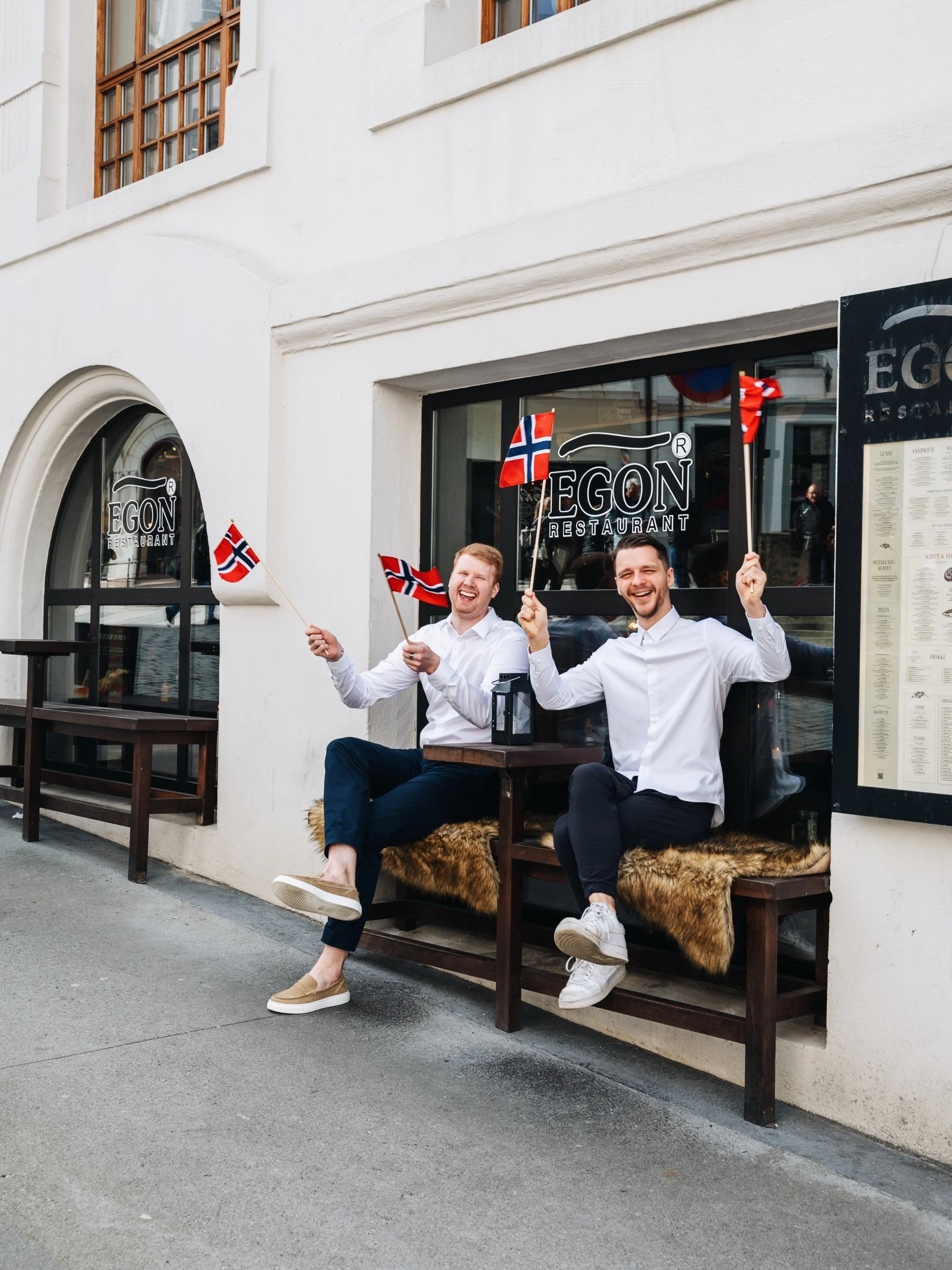 Feir nasjonaldag p&aring; Egon &Aring;lesund 🎉

Ta turen innom for god mat og hyggelig stemning.

De holder &aring;pent helt til 23:00 ✨

Enten du kommer rett etter toget, mellom slagene eller p&aring; kvelden Er du hjertelig velkommen! #egon&aring;