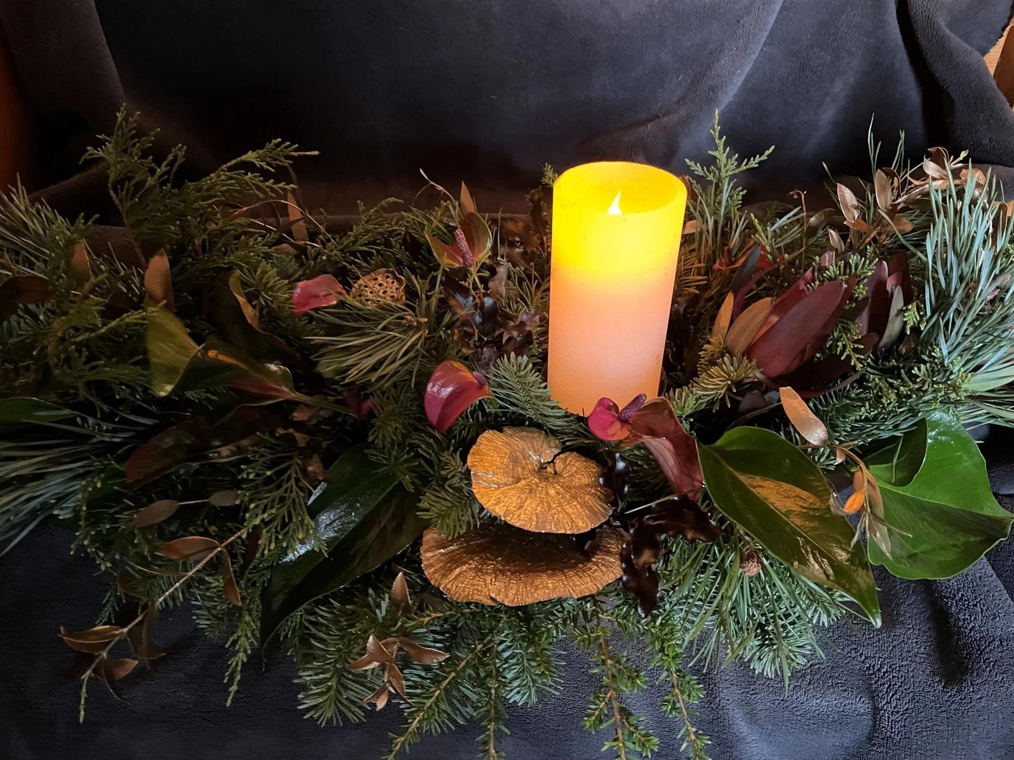 copy large gold arrangement lit_IMG_8939.jpg