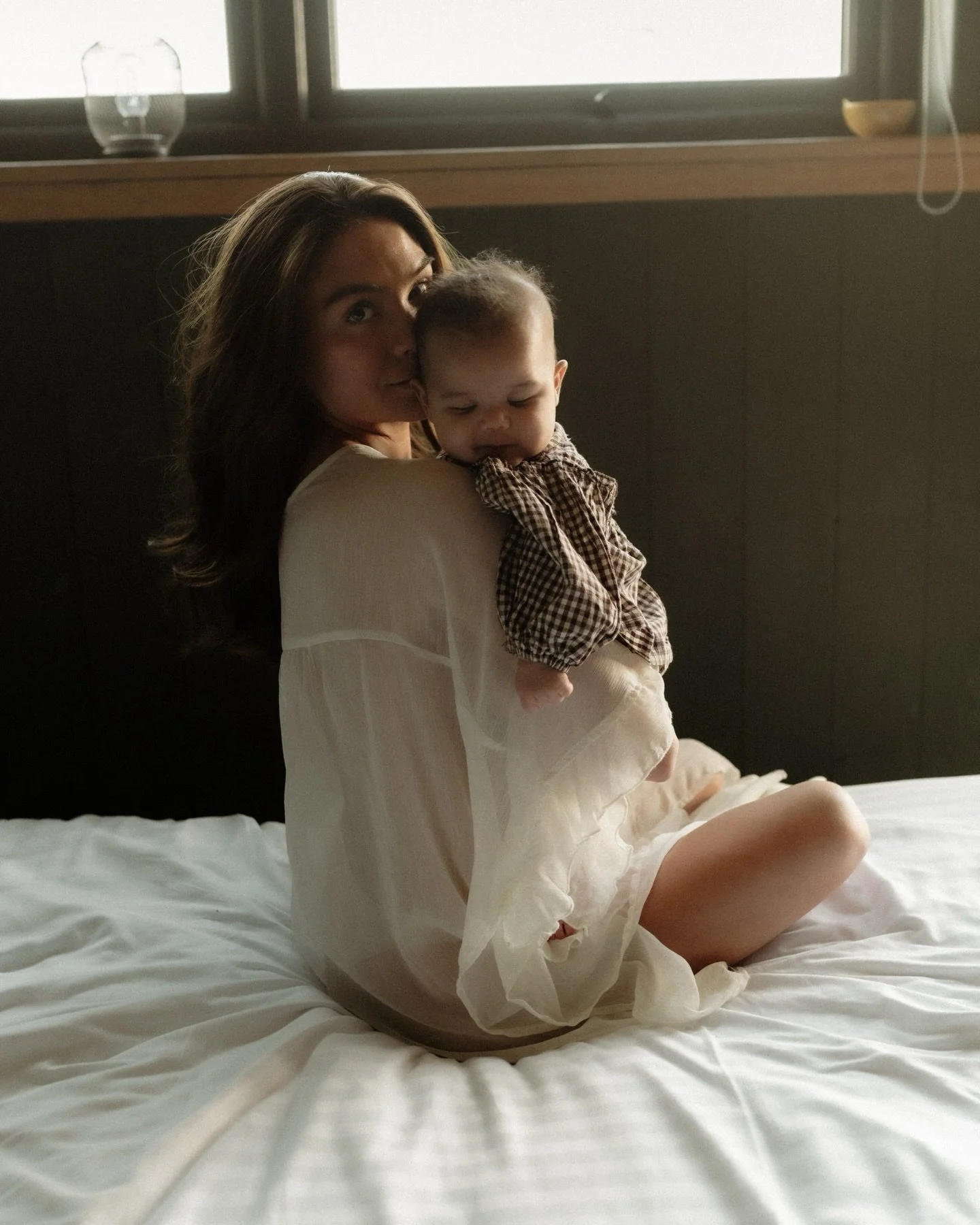 When you pause and just be in that moment of Motherhood and forget about the world outside 🕊️

The beautiful mama and her baby girl at TLBU with @albalone  xx

#motherhoodmoments 
#motherhoodphotography 
#eastsussexmotherhoodphotographer 
#eastsusse