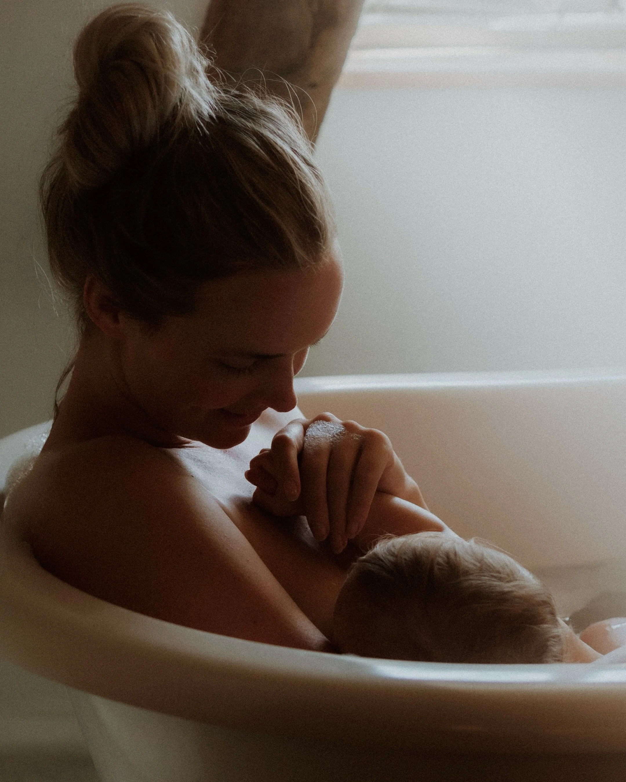 Motherhood sessions 🕊️

Unique to you, these Mother hood mini sessions I offer all year round, simple &amp; timeless to capture this part of your journey . At home, out at a quiet location or in my cosy neutral studio 

DM for more info ✨

#hastings