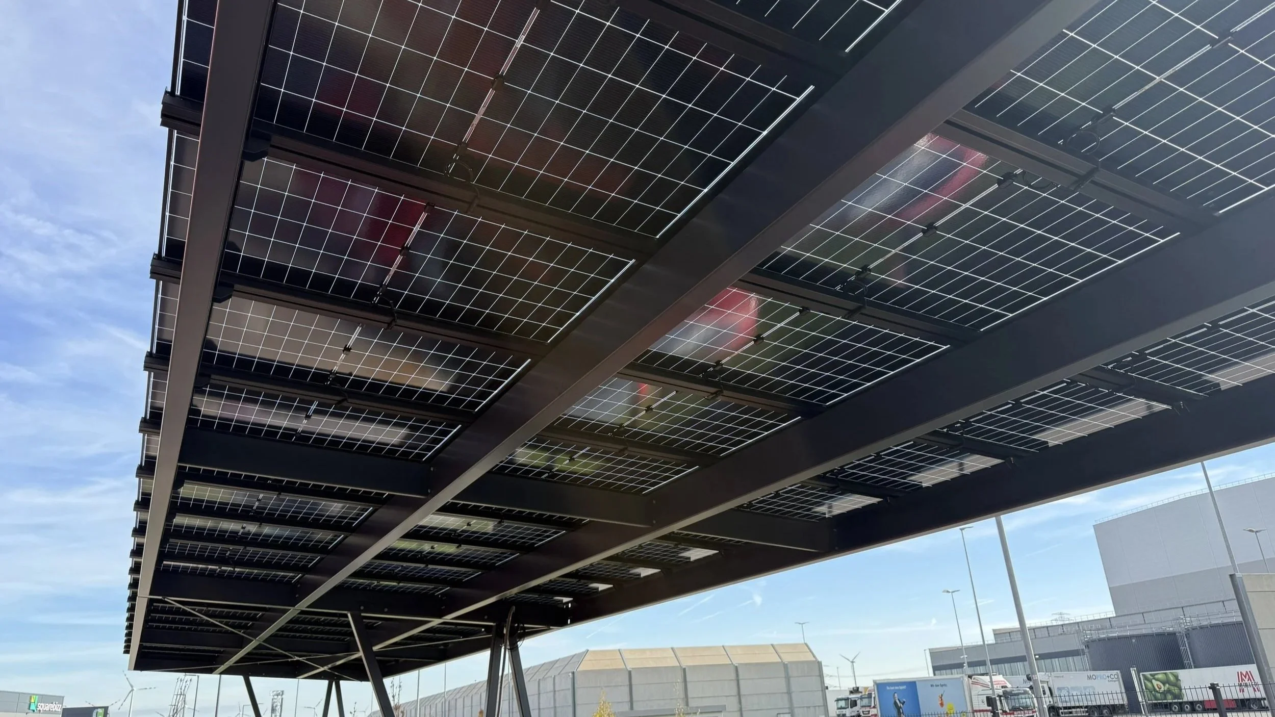 Transparente Module als Dach beim PV Carport in Großebersdorf / Wolkersdorf