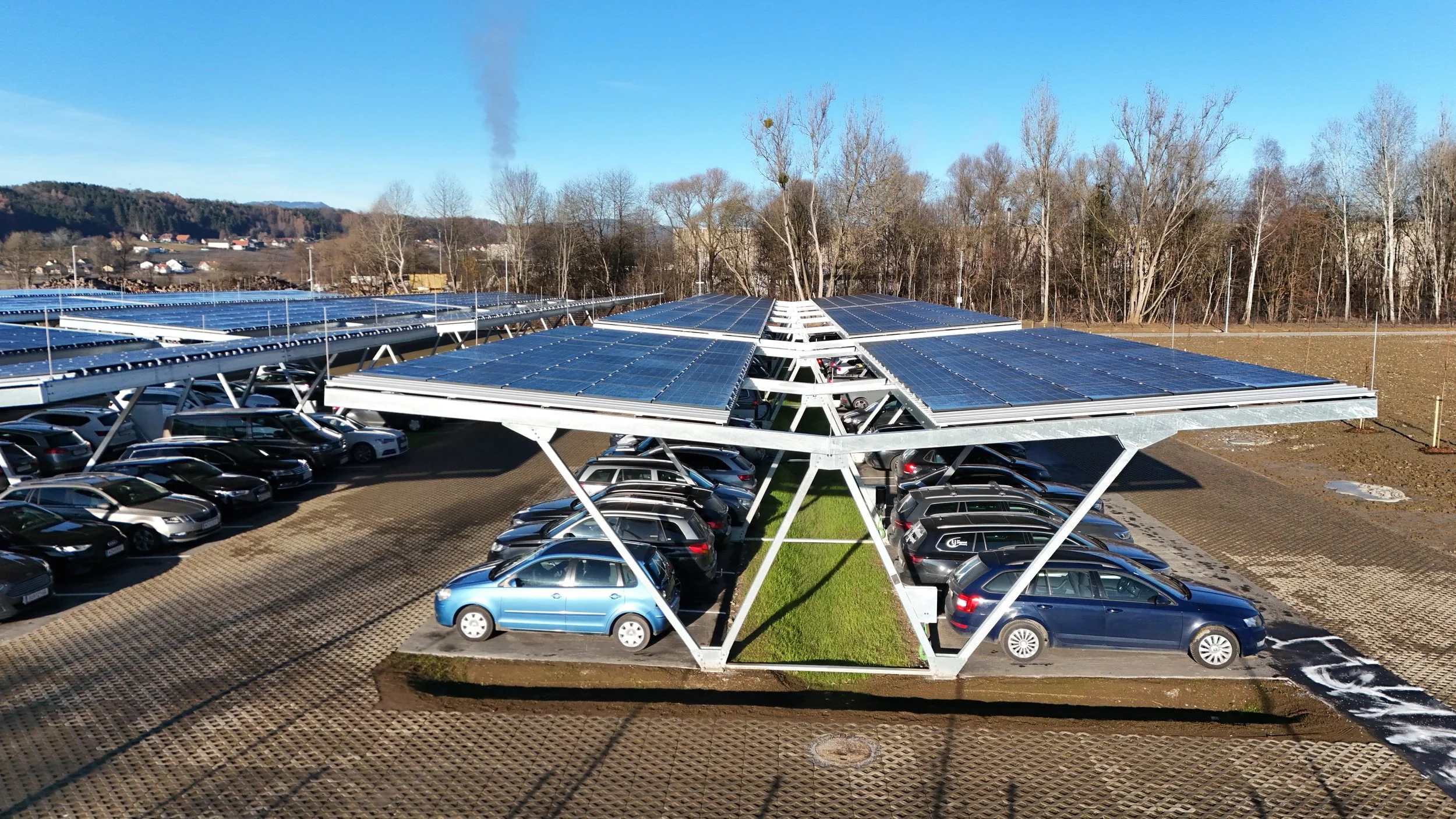 PV Carport mit effizienter Flächennutzung und Schutz für die Fahrzeuge, PKW