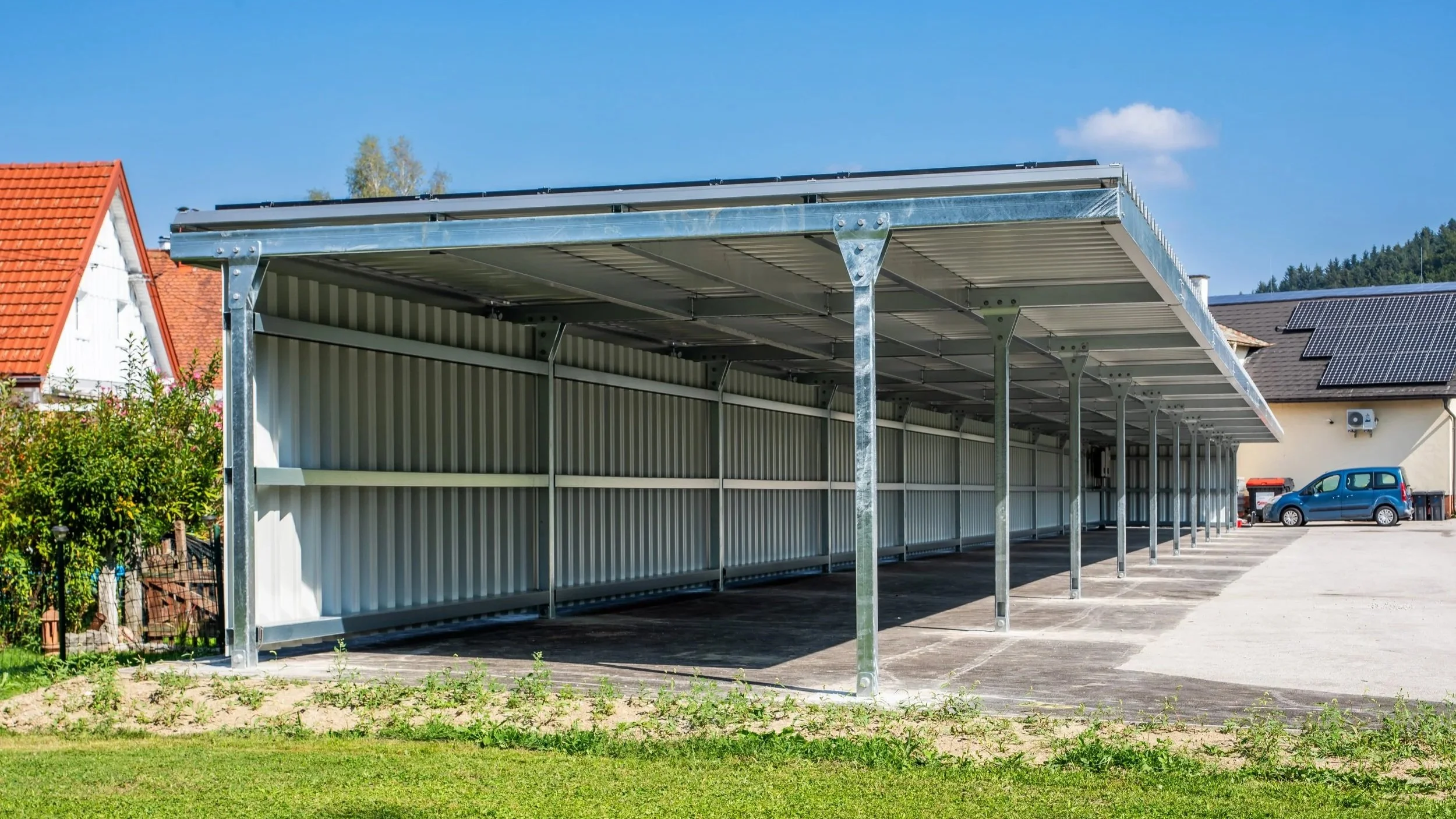 PV-Carport für Mitarbeiterstellplätze bei der Brau Union in Zipf zur nachhaltigen Parkplatzüberdachung mit Photovoltaik