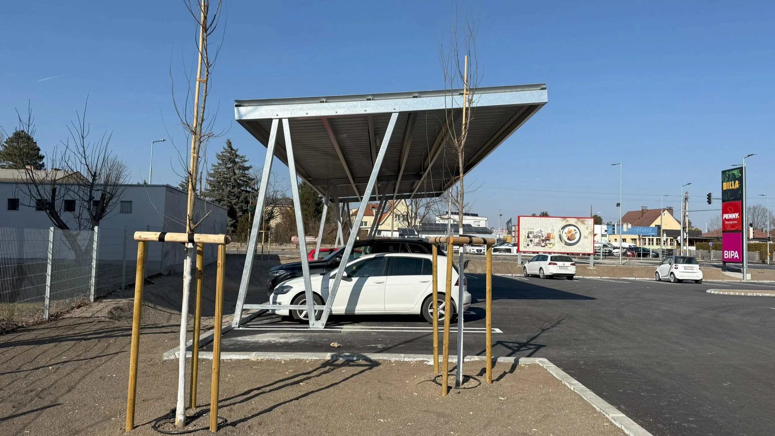 PV Carport von Austroport für Penny und Bipa in Neunkirchen in NÖ