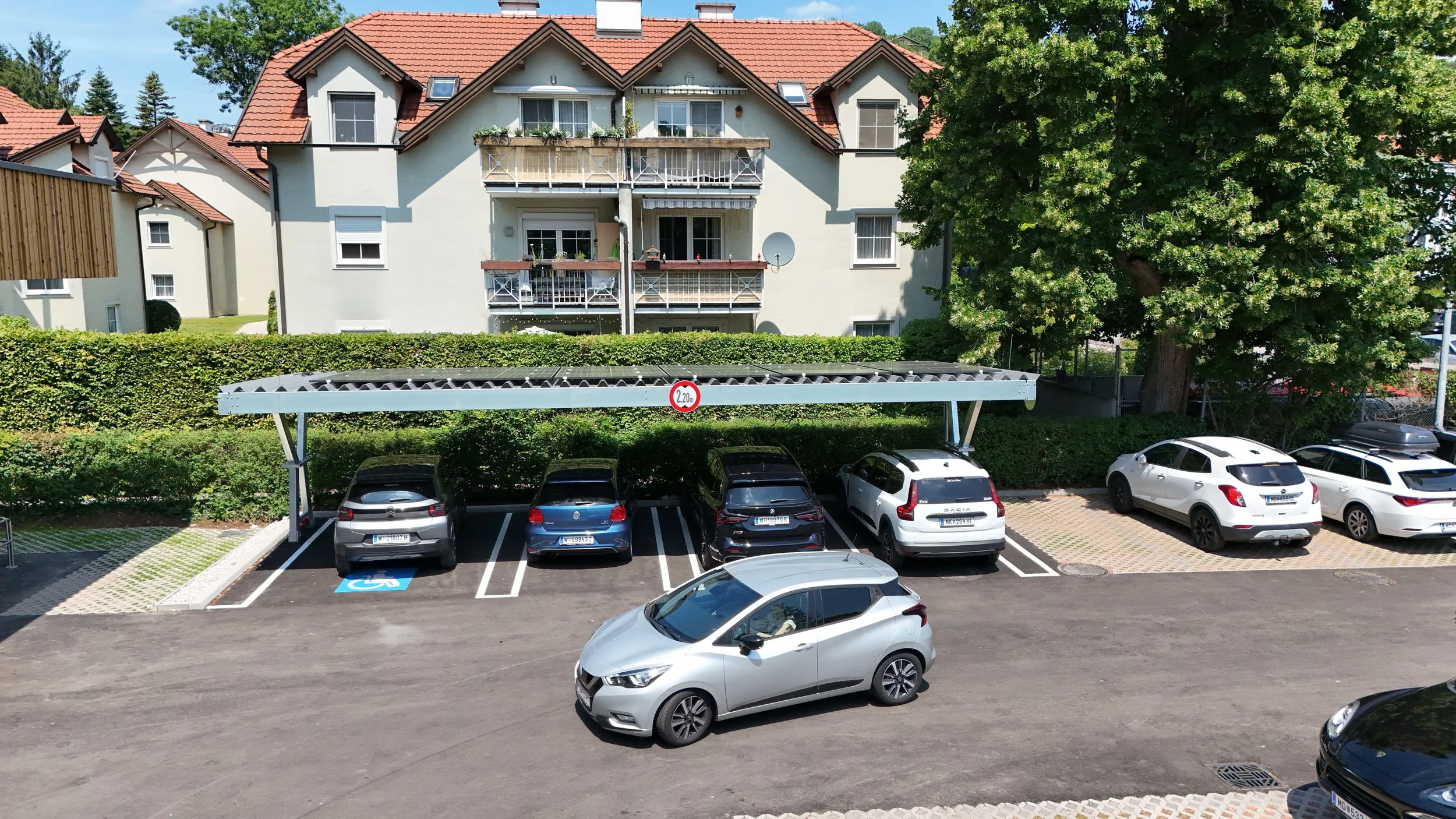 12 m Stützenfrei überdacht mit dem Austroport PV Carport in Hinterbrühl