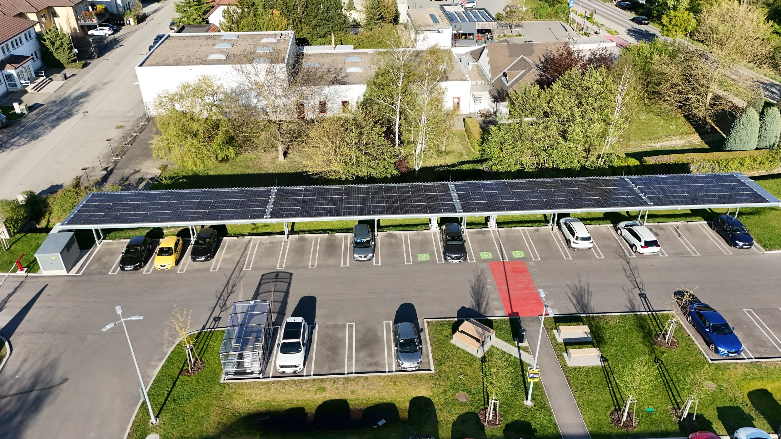 PV-Carport mit 4,5 m Höhe LKW tauglich