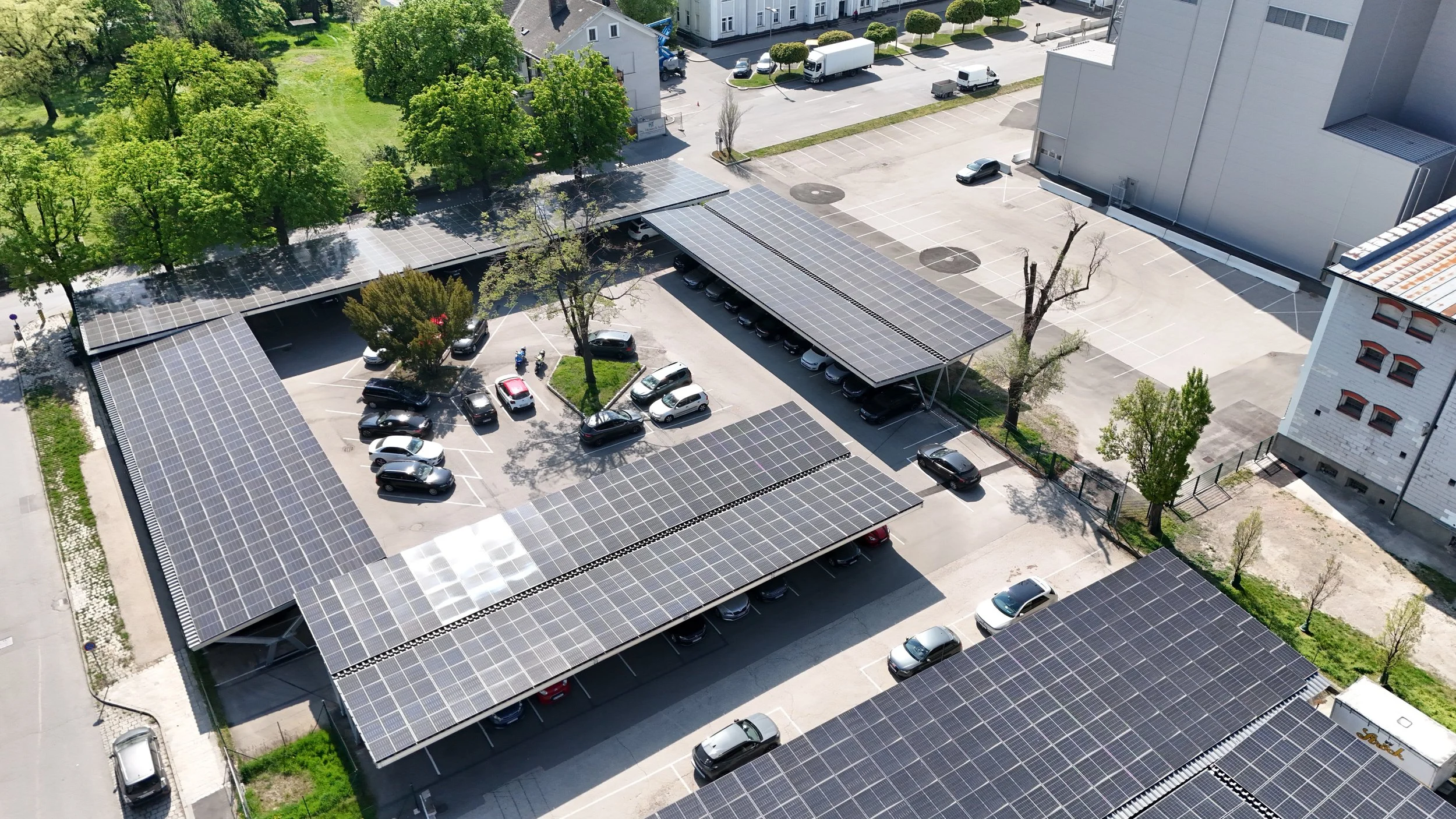 größtes PV Carport in Wien Austroport