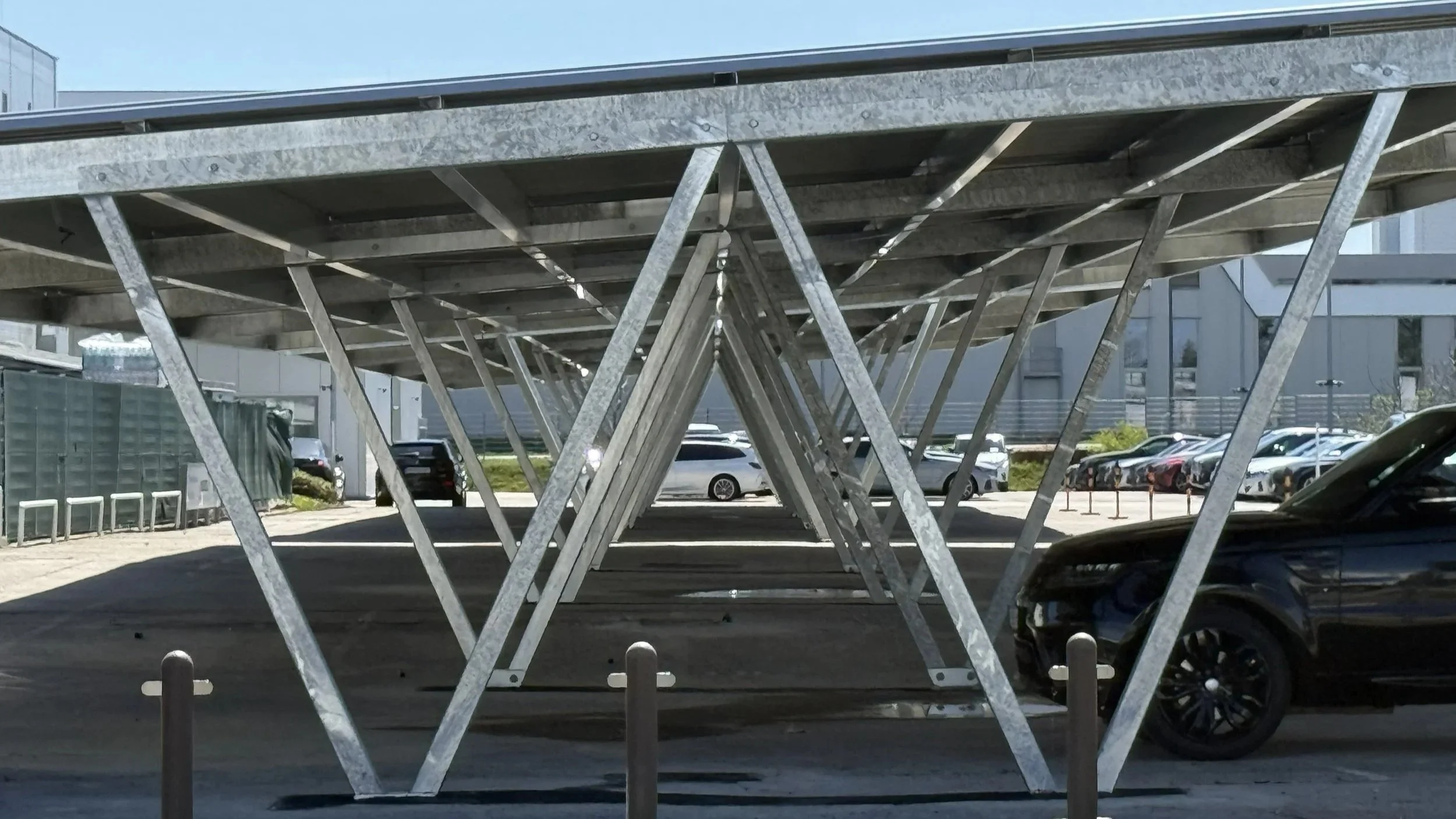 Solarcarport für Autohaus von Austroport