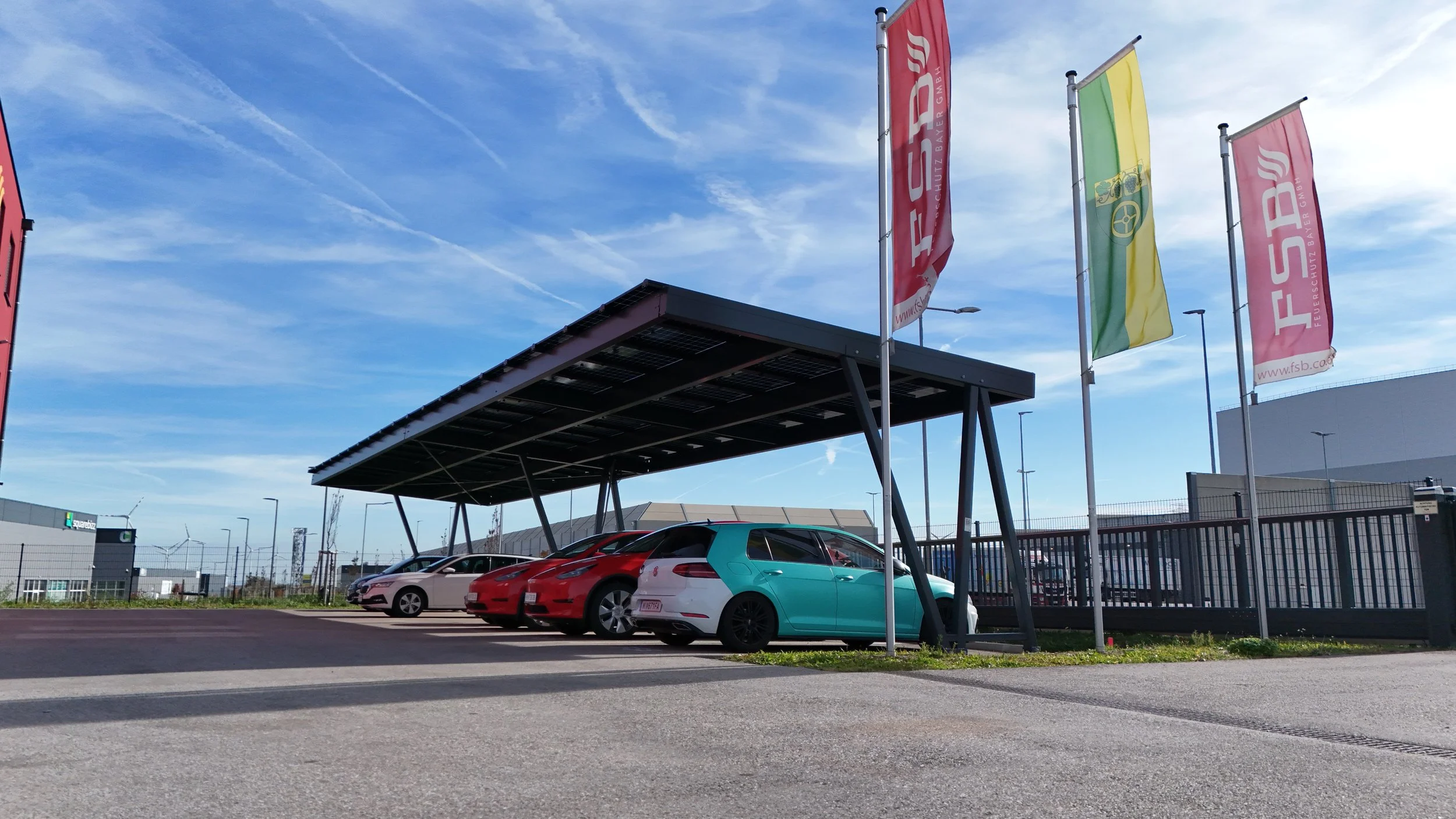 Indach System für Carports mit bifacialen PV Modulen als Dach
