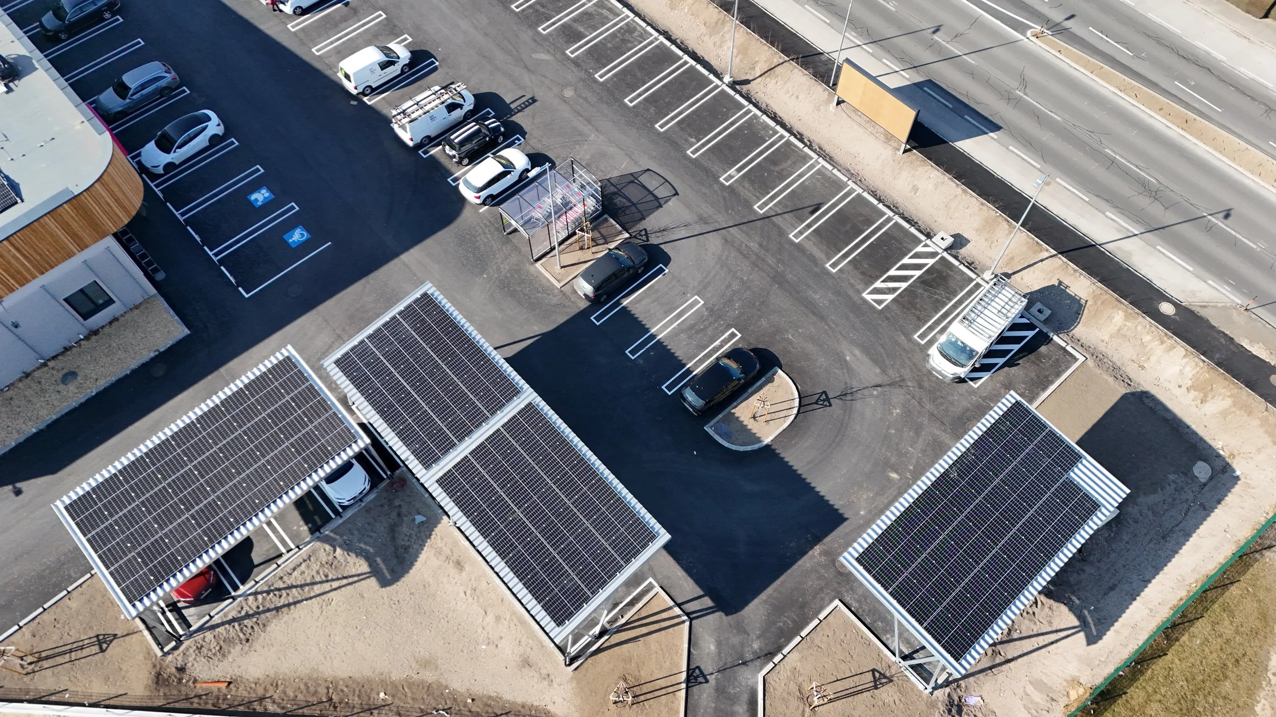 Solarcarports für Ladestationen bei Billa in Neunkirchen
