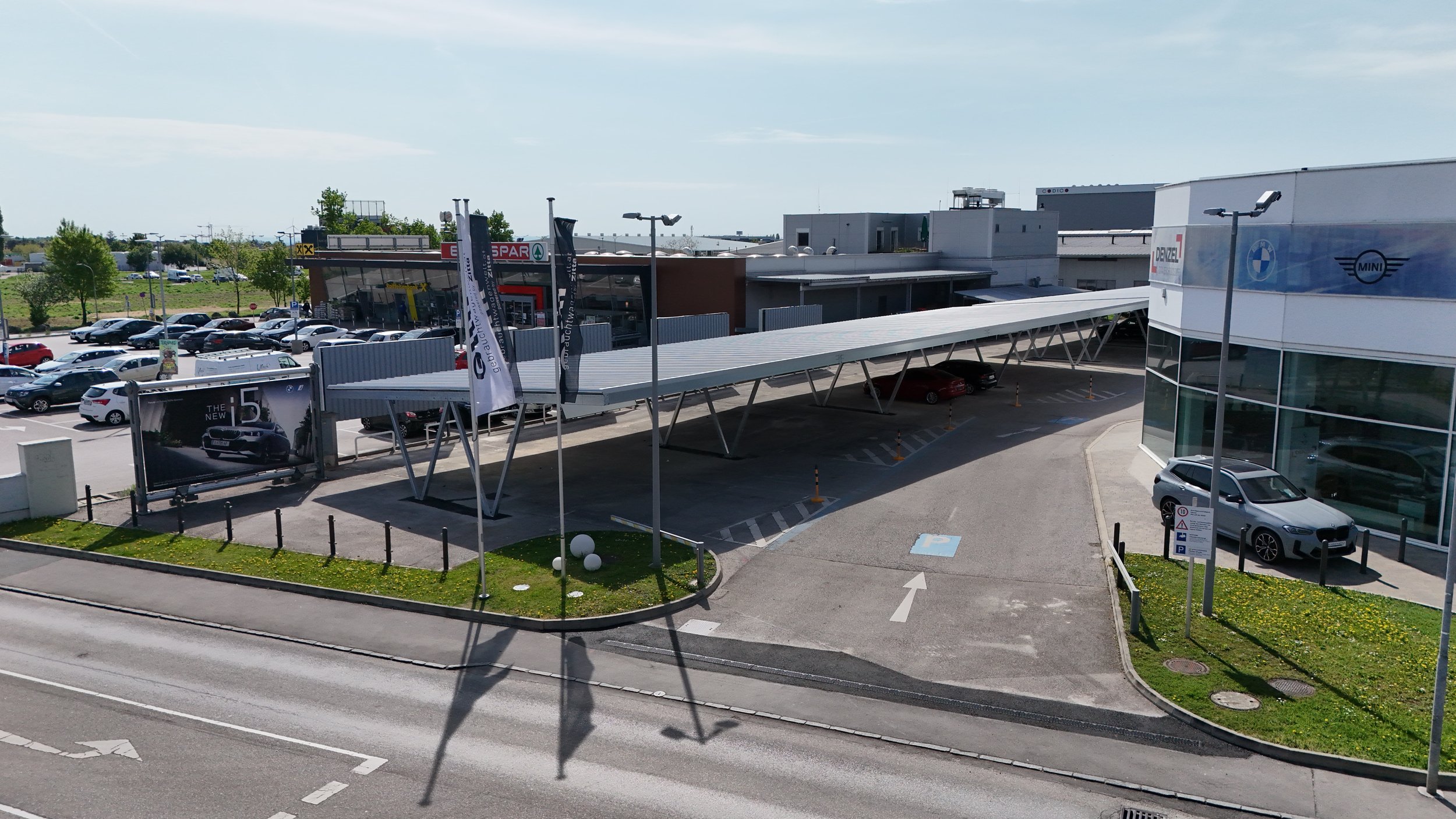 BMW Denzel setzt auf PV Carports von Austroport