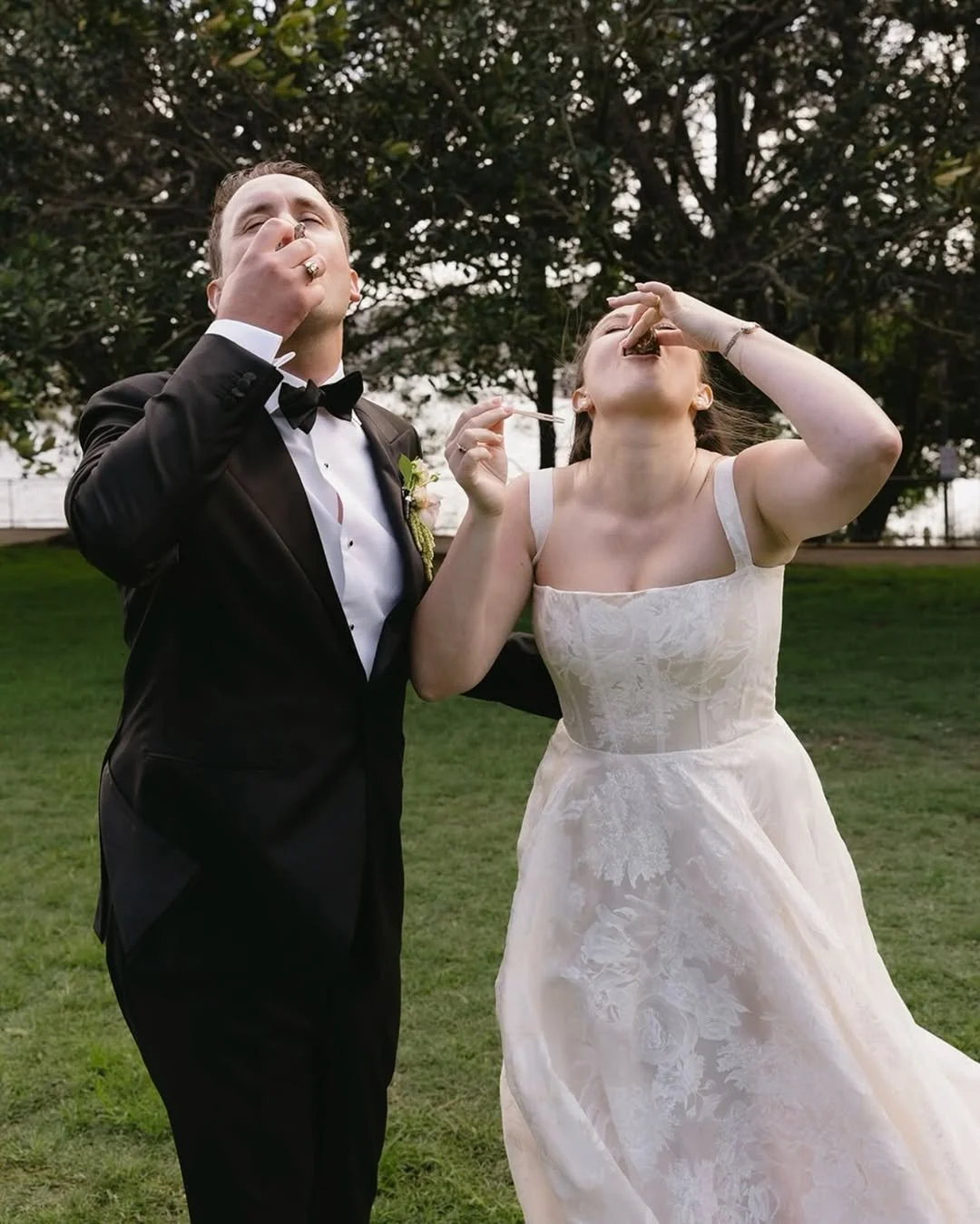 Couples who eat oysters together, stay together ✨Photographer @sarbostudioEvent Planner @happily.jpg