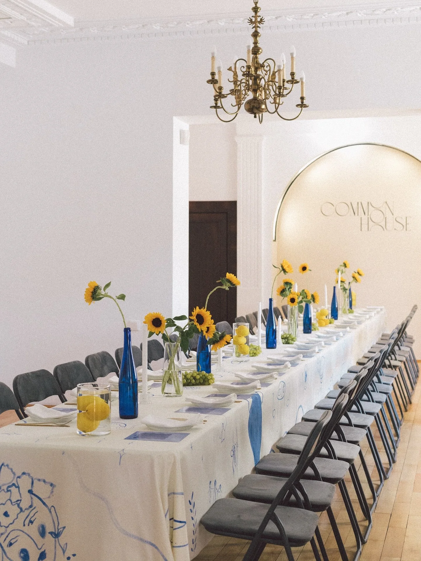 we were dreaming of our first loooong table at the ground floor ever since we found our new house 🥹 so here it is, first one of many to come 🕊️

yesterday we hosted an intimate happening: baby Ivan&rsquo;s baptism at Common House. thank you @teo.an
