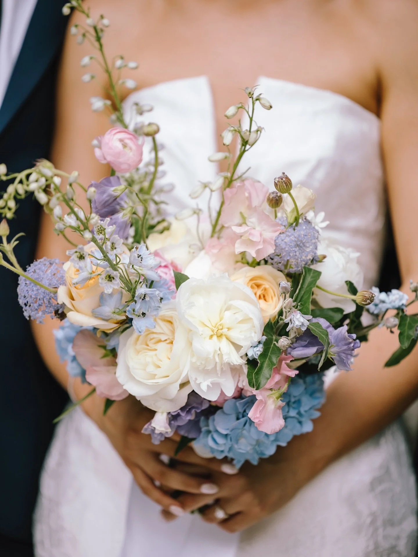 &mdash;&mdash;a bridal beauty !!! 

Meet Claire on her wedding wearing our dark solution mixed for her skin tone + of course, paired with our hydration drops for a longer lasting tan with a better fade &amp; added hydration !!