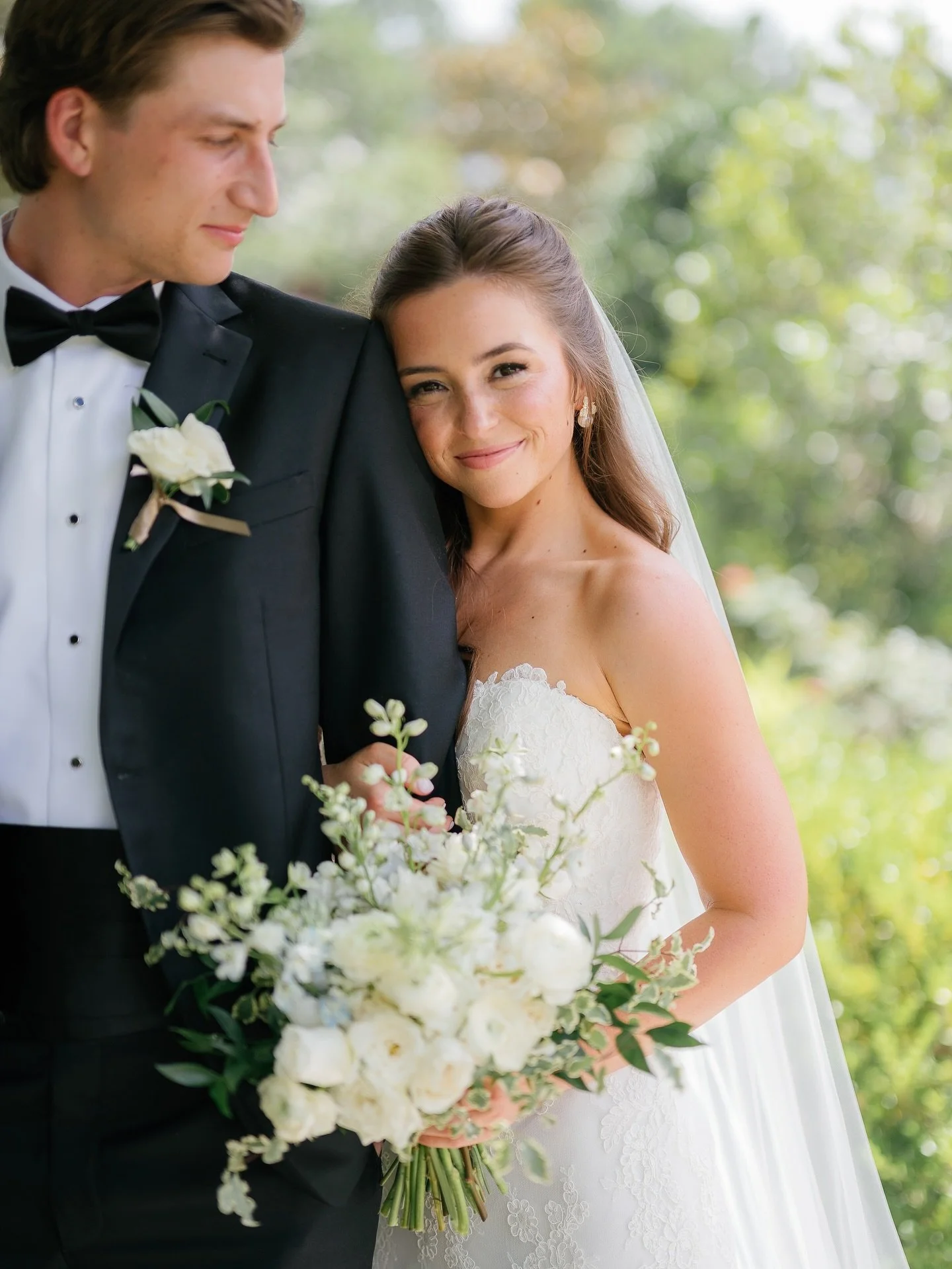 bright // beautiful // &amp; bronzed !! 

the only combo we need on wedding day 🤍