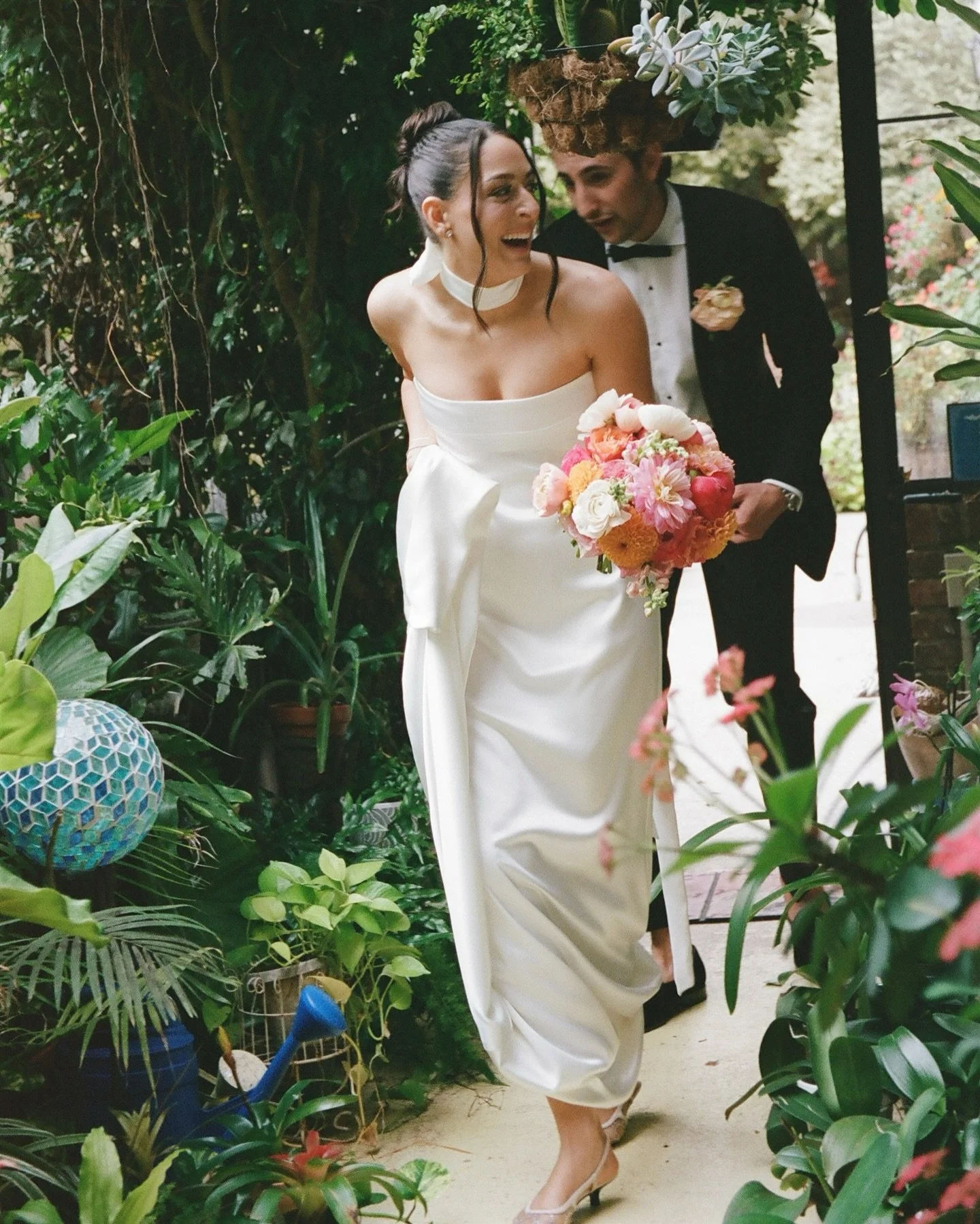 absolutely swooning over Allie&rsquo;s wedding day &amp;&amp; her glow !! 🤩🤍🥰

// we did a clear solution for her &amp; think it complimented her perfectly !!