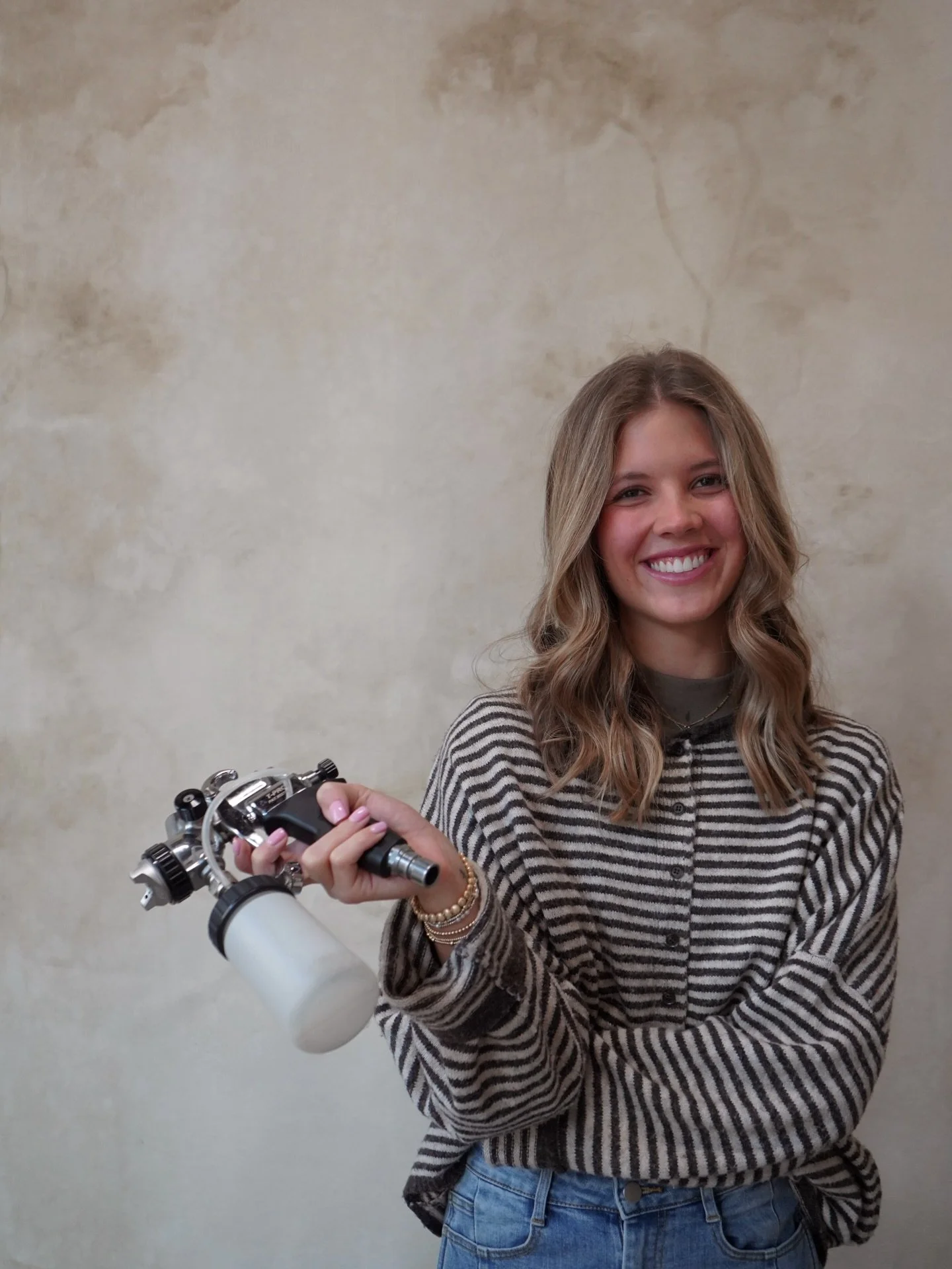 PLZ WELCOME GRACE!!! 💕🎉❣️🥳🤍🥰🤩

We are so happy to be adding the cutest new face to the GBG team!!! 🤎

Grace is from Trussville, AL &amp; recently graduated from Auburn!! She&rsquo;s currently in school for Speech Pathology and when&rsquo;s she