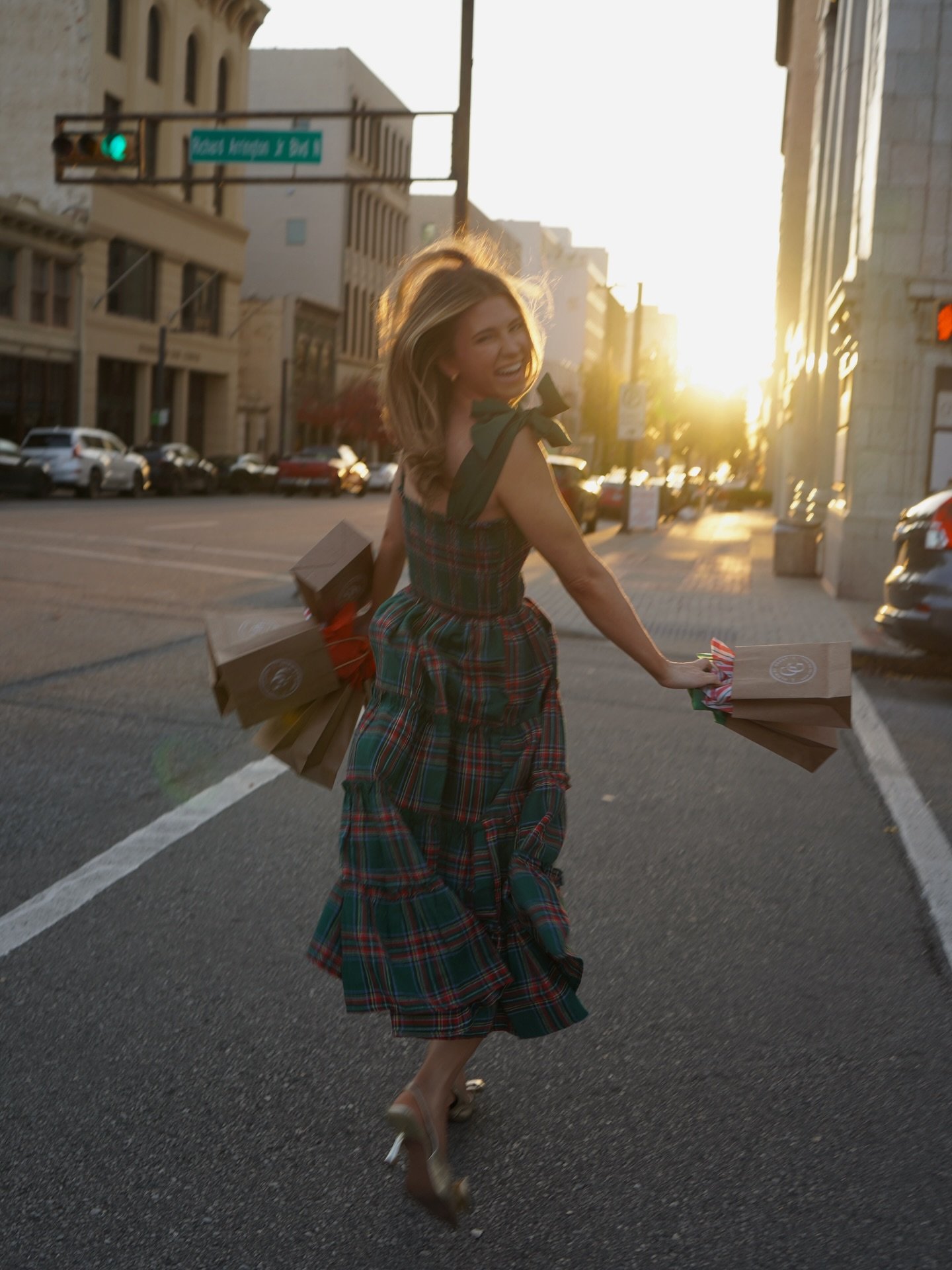 En route to make sure Santa&rsquo;s sleigh is fully stocked with all the GBG goodies 🎅🎄🎁

❣️Merry Christmas from your fave GBG elves!!❣️