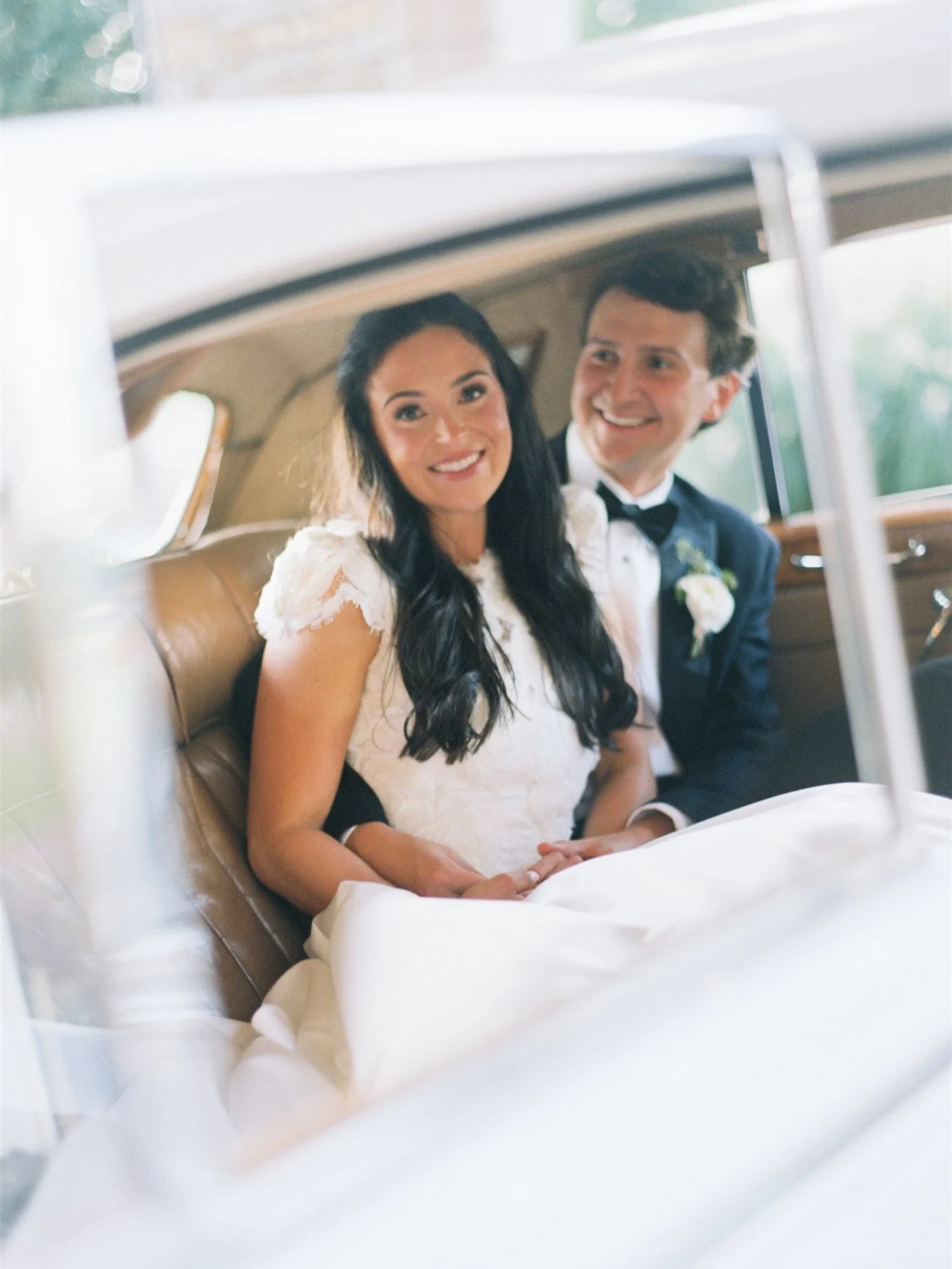 Ellie 🤍🤍🤍

the most beautiful &amp; the most fun !!! always such an honor to tan my sweet friends for their weddings !!! 

we did Ellie in a dark solution for the day + think she looked AMAZE 😍😍😍