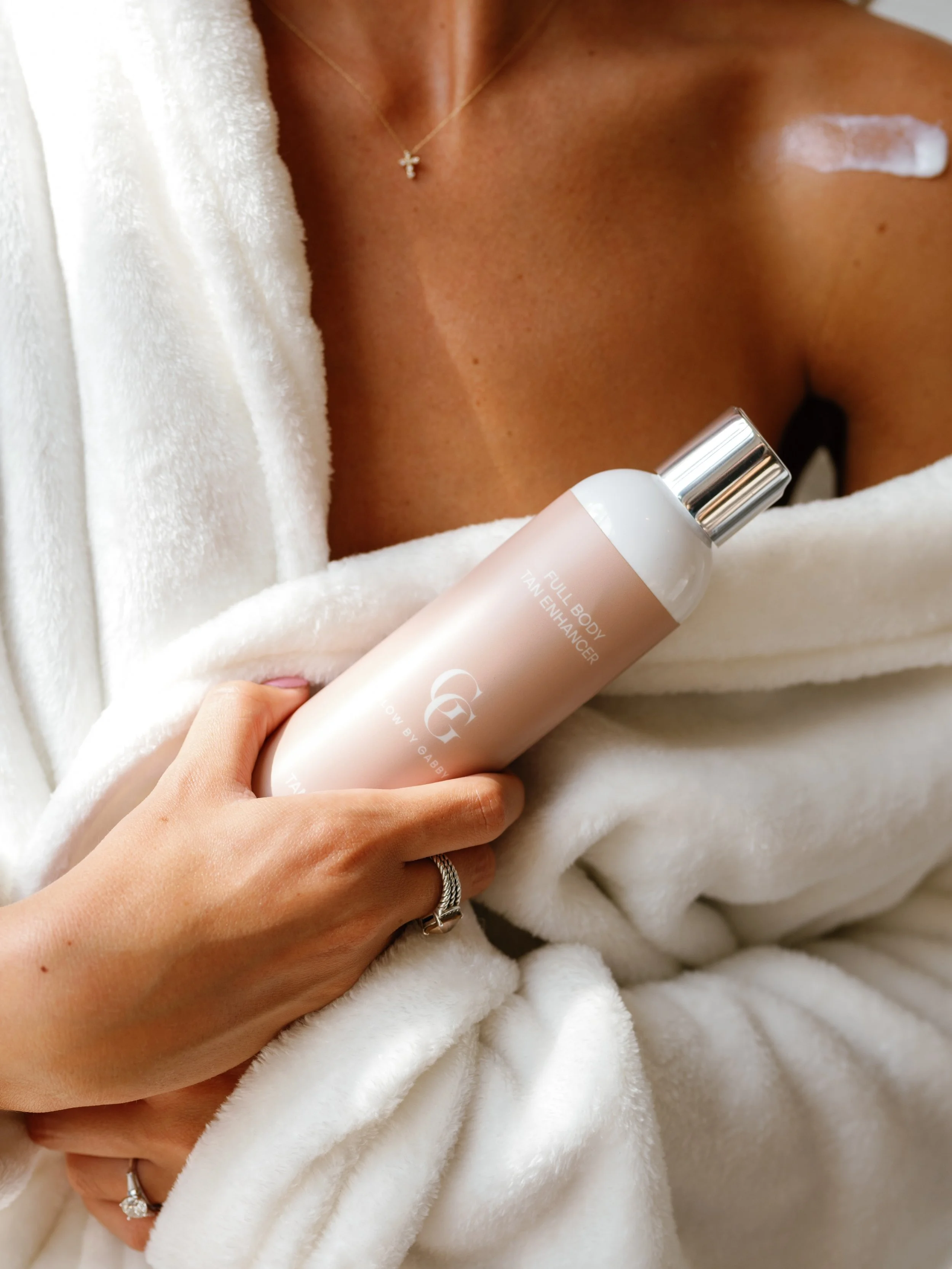 Want to get the most out of your spray tan? Daily hydration is key. 🤎

Our Tan Extend Lotion was created specifically for doing exactly that &mdash; extending your tan! Not only does it keep your skin moisturized to encourage an even fade, but it al