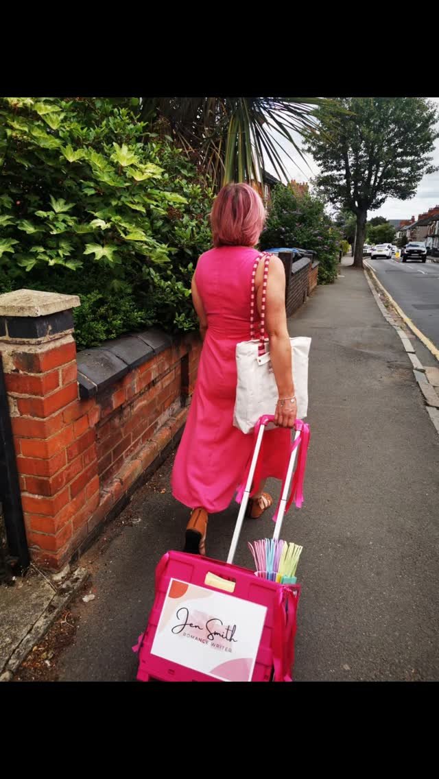 The absolute BEST day at @meetcutebookfest absolutely fantastic. Can't wait for next year!!!
#romancebookstagram #romancebooks #romancereader #bookstagram #romancewriter #booktok #booktokbooks #carbondating