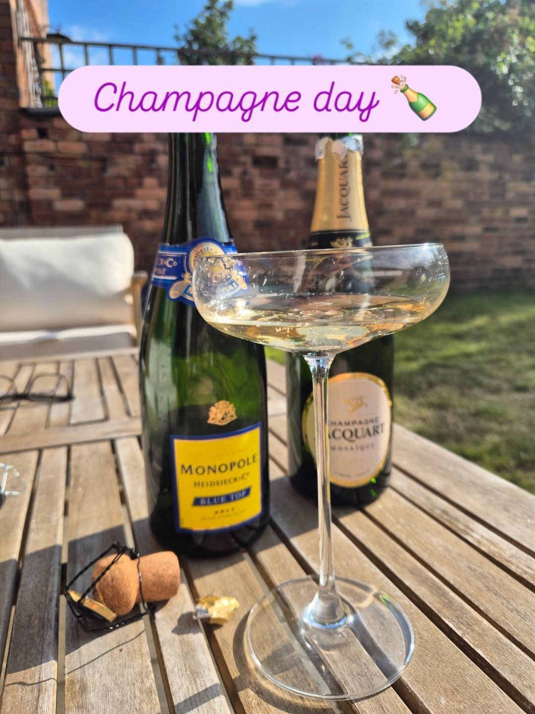 Bit of sun, a couple of glasses of champagne, absolutely wobde4ful.
#champagne #summervibes #champagnelife #champagnesummer