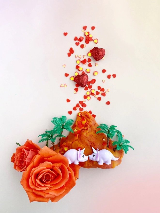 Valentine Dinosaur %22I Lava You%22 Mini Dough-To-Go 2.jpeg