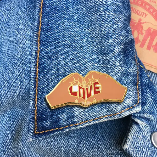 Taylor Swift Pin - Heart Hands 2.png