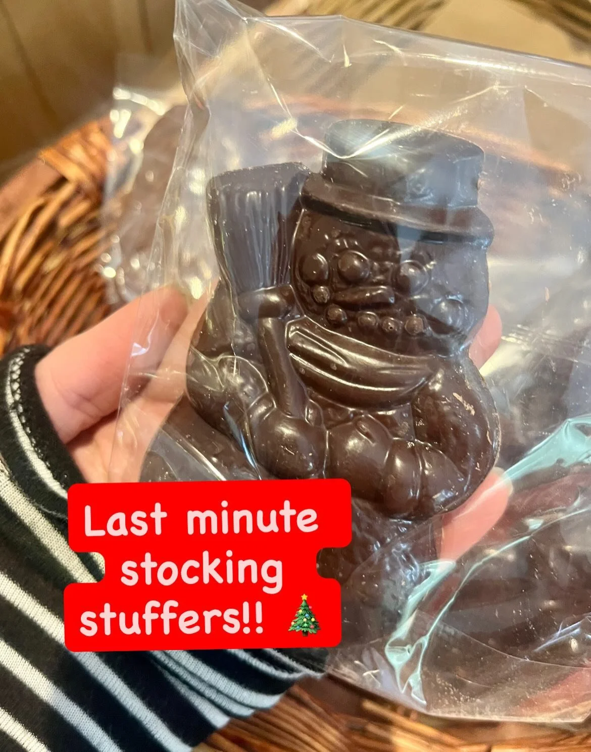 Last minute stocking stuffers!!! A little something for everyone 🎄🎁🎊&hearts;️

🍫 Local snacks and dips for the foodie (or the one whose always hungry!!) 

🧼 Soap for everyone - get a scent they'll all love! 

🫖 Handmade tea balls by our very ow