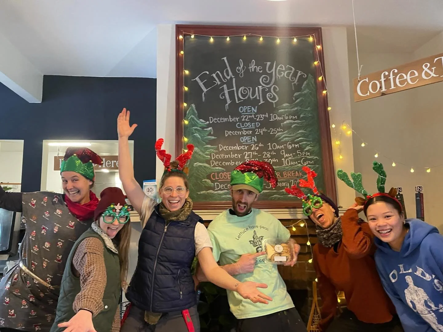 Merry Christmas and Happy Holidays from the Sweet Beet crew!!! ✨☕️🎁🎄

The market and cafe are CLOSED 12/24 and 12/25 - enjoy these besutiful snowy days ❄️☃️

We hope you eat delicious food and enjoy time with those you love, and we look forward to 
