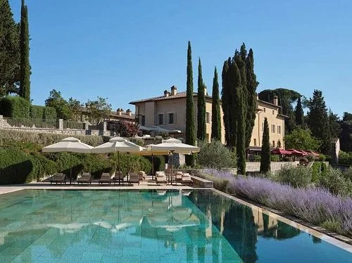 Boots on the ground in Tuscany 🇮🇹✨
This week, Vivant is journeying through one of our favorite itineraries&mdash;Tuscany, the sun-soaked shores of Forte dei Marmi, and the timeless charm of Florence&mdash;alongside the @embarkbeyond team

September