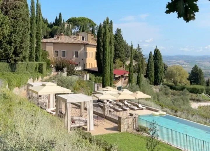 Three magical days under the Tuscan sun with the incredible @rosewoodcastigliondelbosco team and @embarkbeyond celebrating harvest season and the resort&rsquo;s 10th anniversary in true Italian style. 🍇🍷

This estate is the epitome of Tuscan luxury